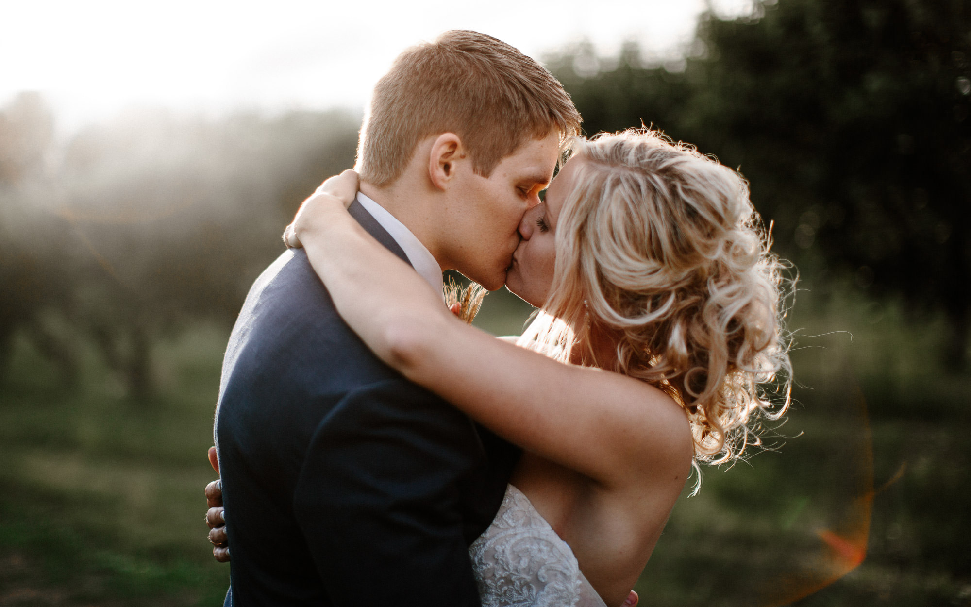 meadow-barn-wedding-sioux-falls-south-dakota-romantic-adventerous-michael-liedtke-photography099.jpg