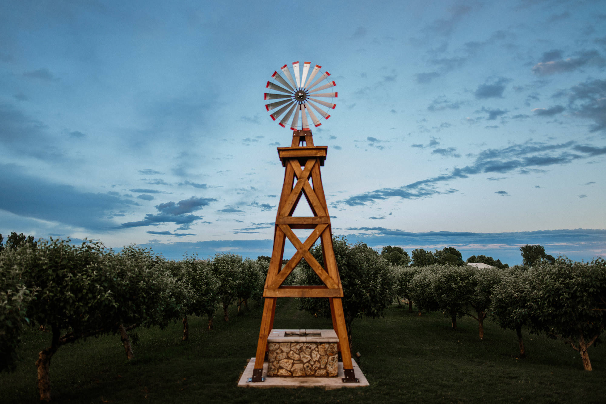 meadow-barn-wedding-sioux-falls-south-dakota-romantic-adventerous-michael-liedtke-photography115.jpg