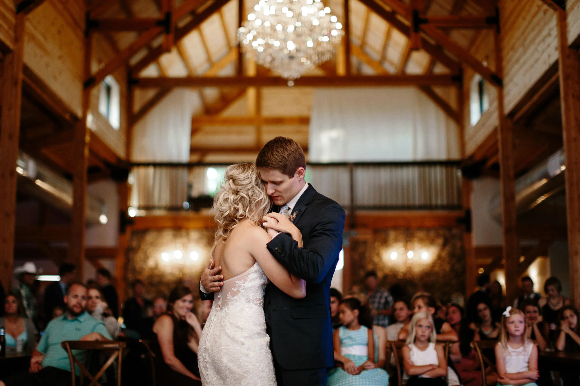 meadow-barn-wedding-sioux-falls-south-dakota-romantic-adventerous-michael-liedtke-photography123.jpg