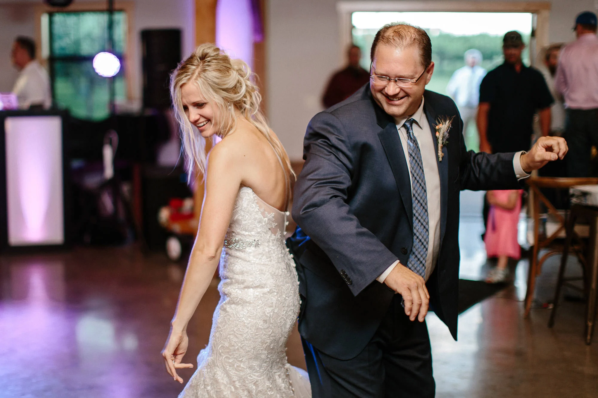 meadow-barn-wedding-sioux-falls-south-dakota-romantic-adventerous-michael-liedtke-photography126.jpg