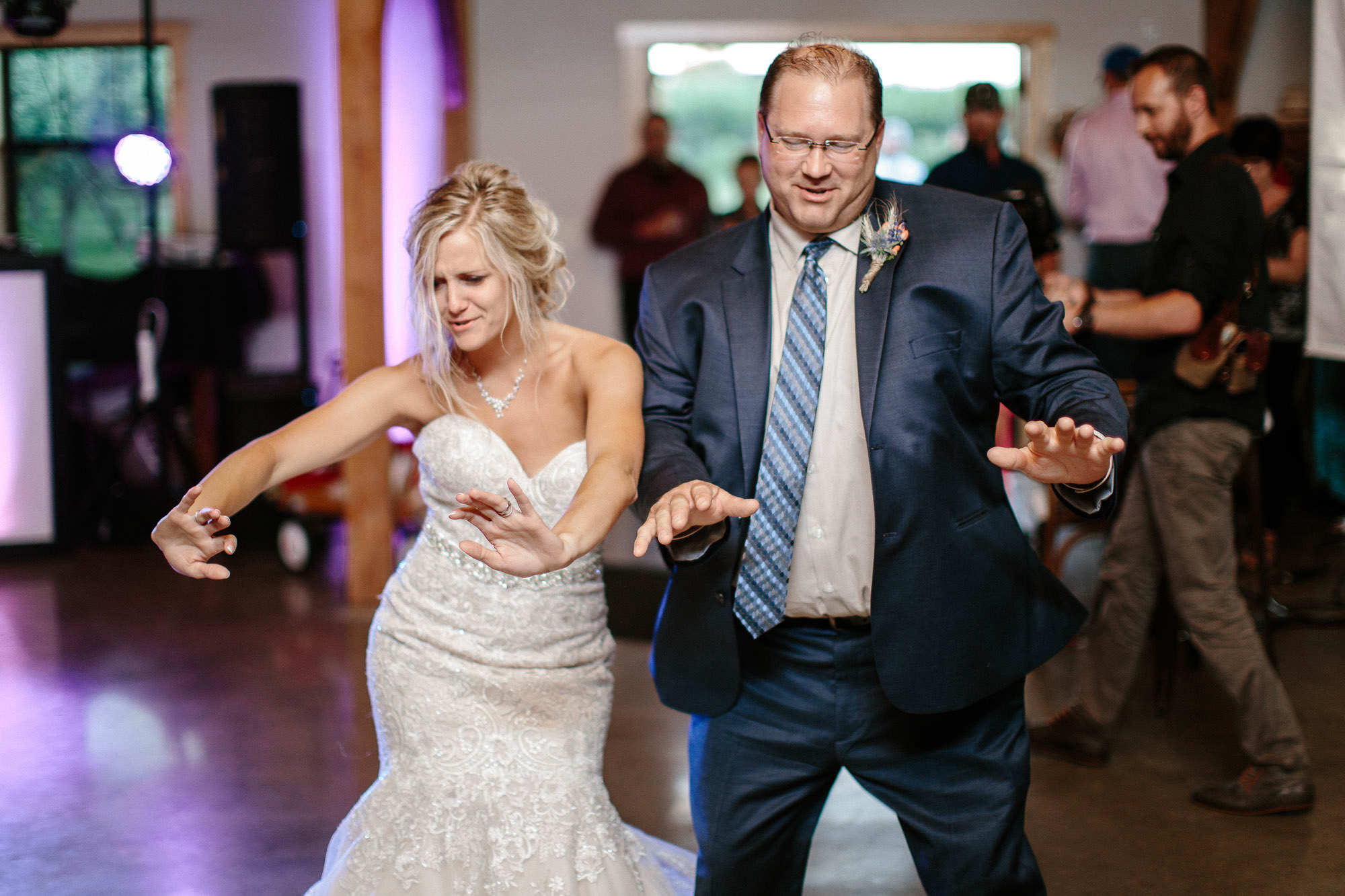 meadow-barn-wedding-sioux-falls-south-dakota-romantic-adventerous-michael-liedtke-photography127.jpg