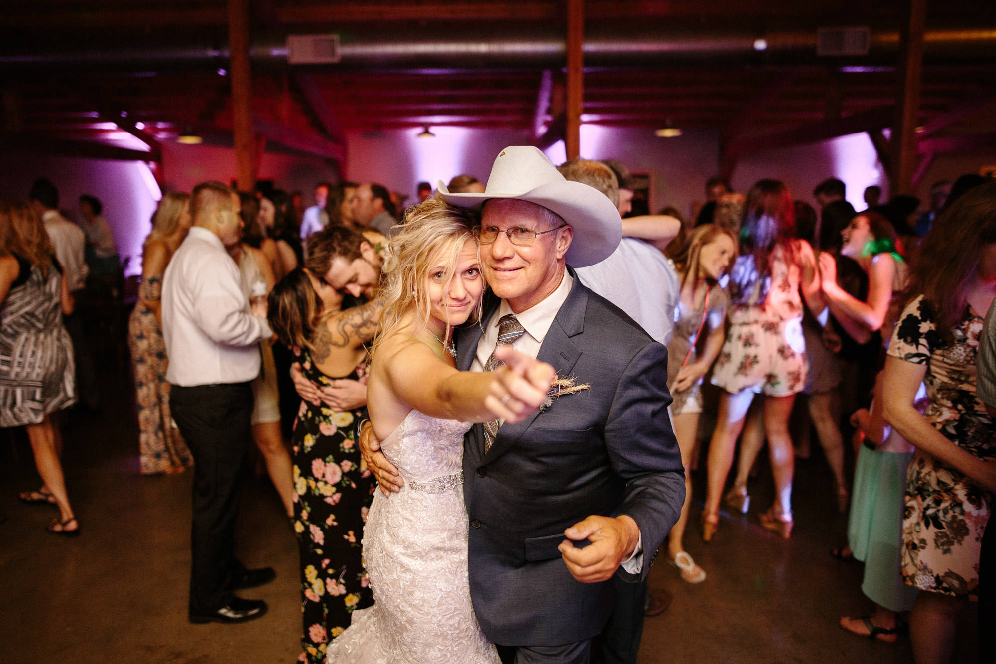 meadow-barn-wedding-sioux-falls-south-dakota-romantic-adventerous-michael-liedtke-photography134.jpg