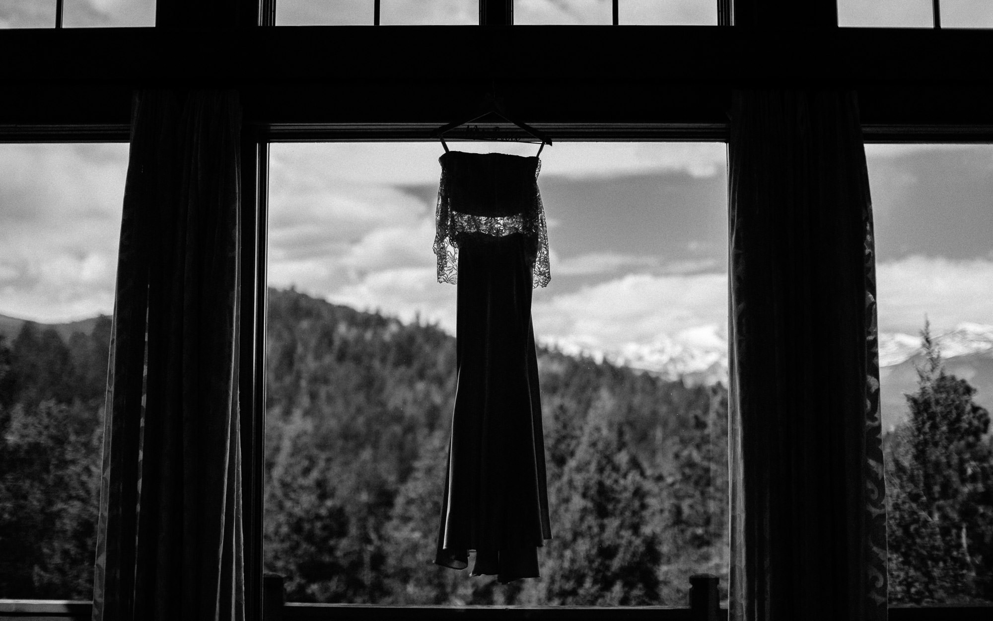 bucci-barn-wedding-elopement-evergreen-boulder-denver-colorado-adventerous-romantic-timeless-006.jpg