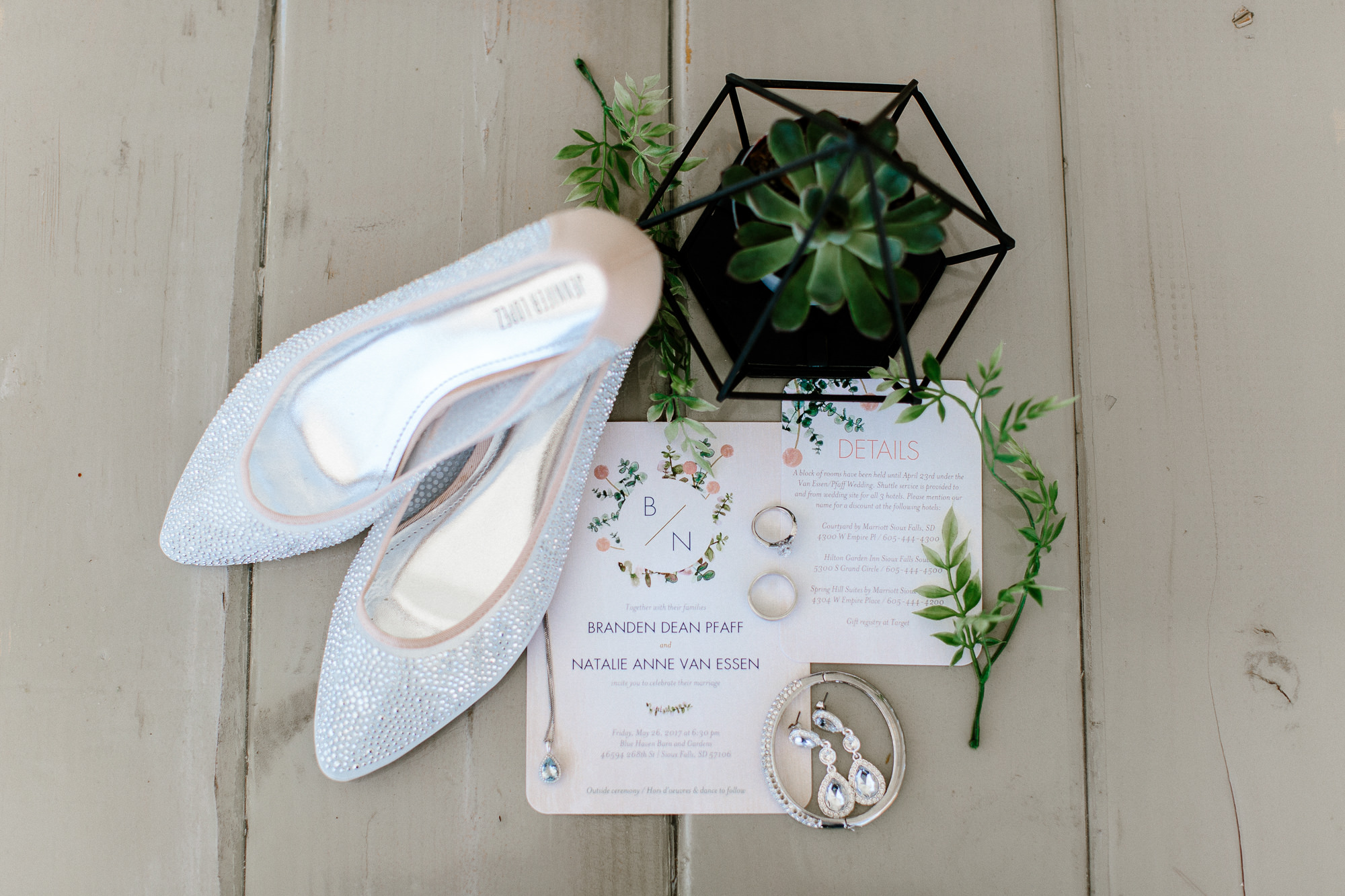 wedding-elopement-adventerous-romantic-timeless-south-dakota-blue-haven-barn-002.jpg