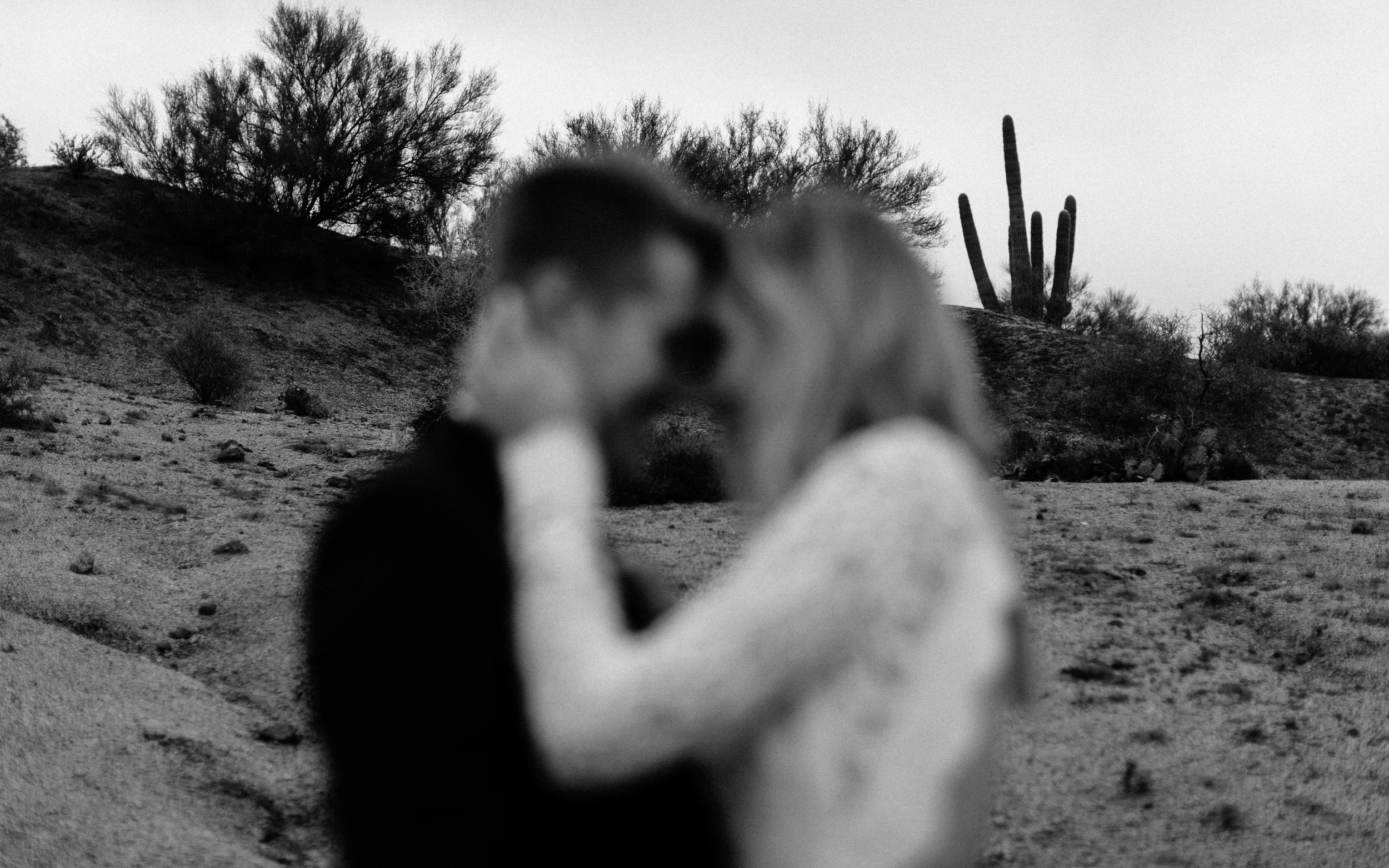 phoenix-mesa-elopement-wedding-photographer-lost-dutchman-state-park-superstitious-mountains-05.jpg