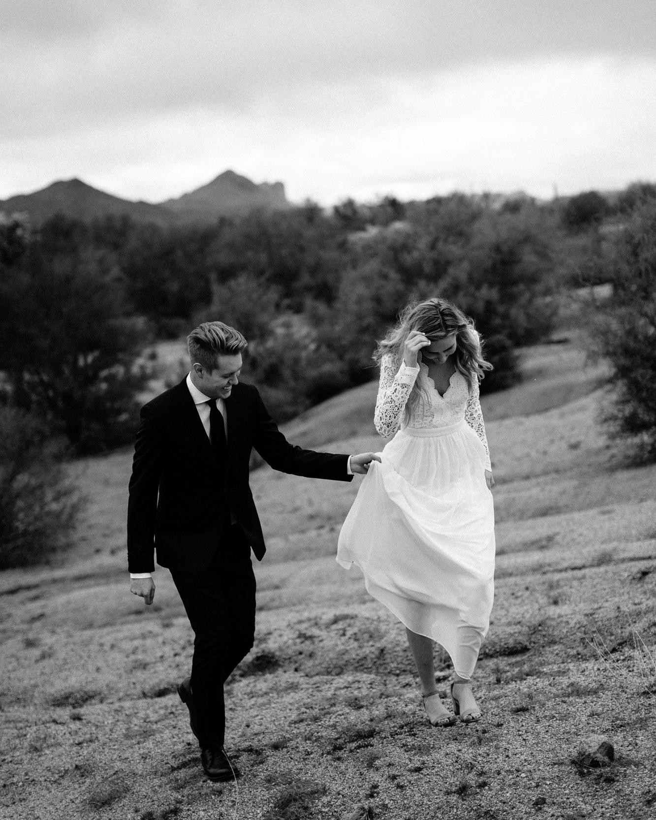 phoenix-mesa-elopement-wedding-photographer-lost-dutchman-state-park-superstitious-mountains-10.jpg