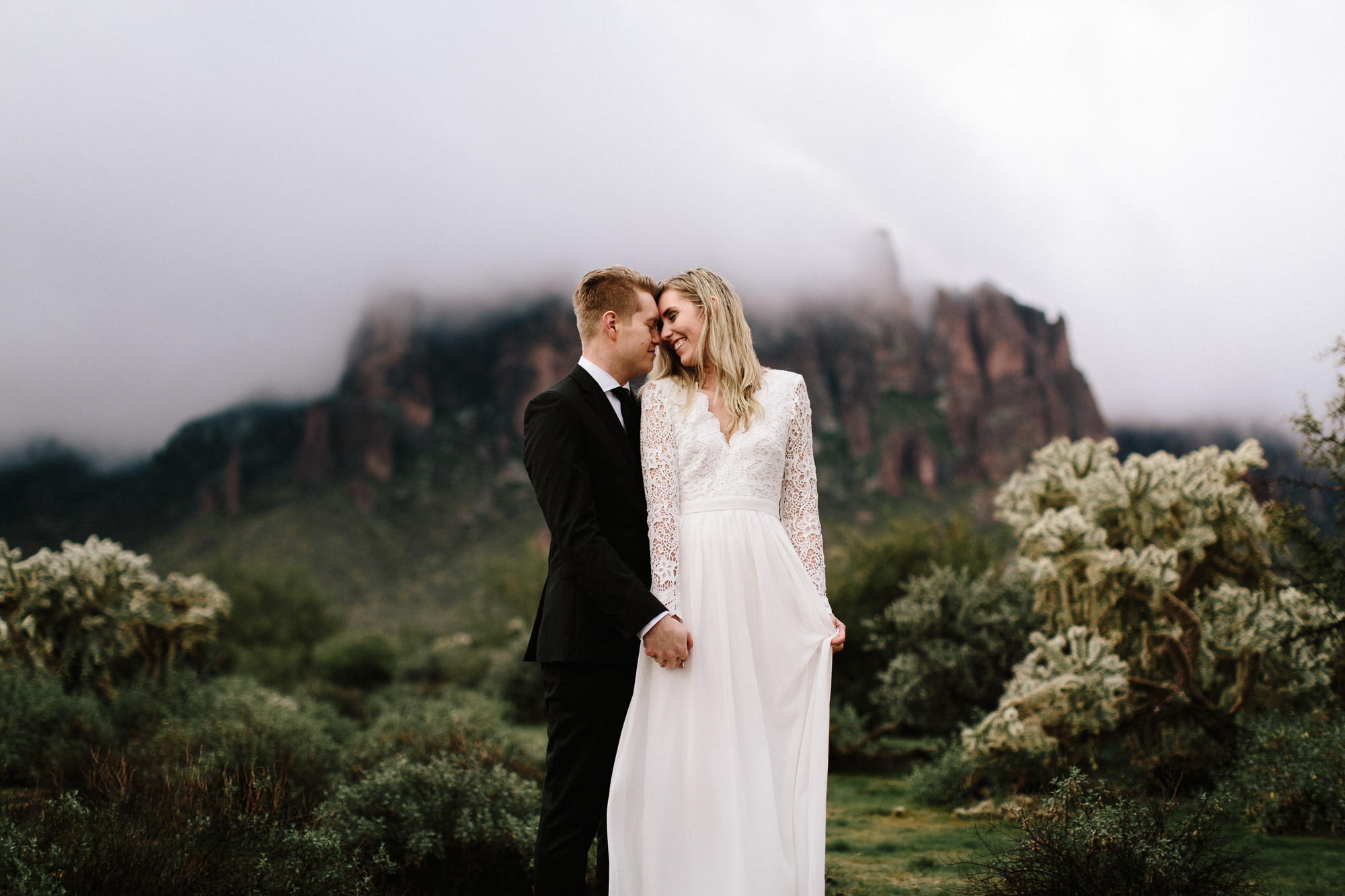phoenix-mesa-elopement-wedding-photographer-lost-dutchman-state-park-superstitious-mountains-13.jpg