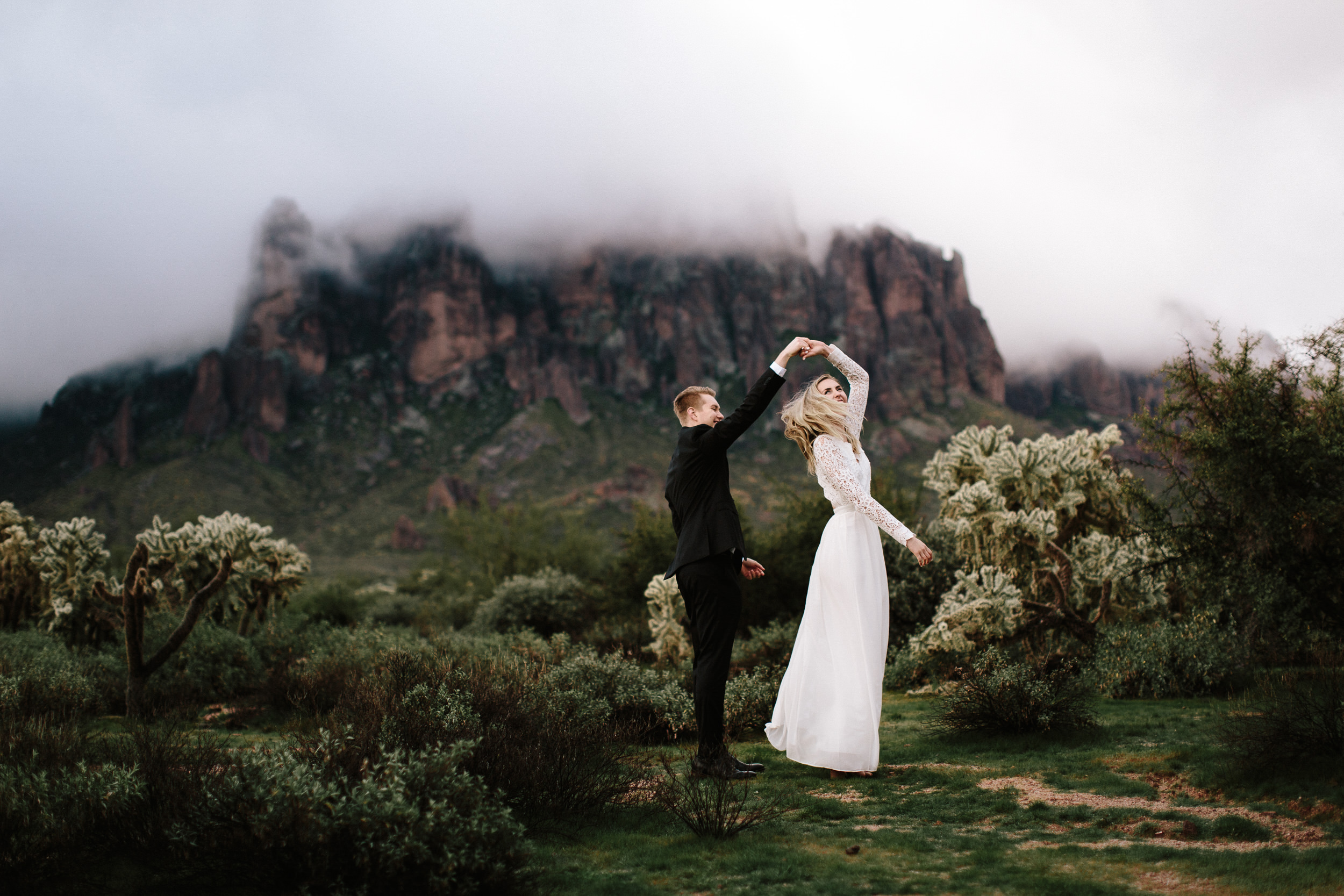 phoenix-mesa-elopement-wedding-photographer-lost-dutchman-state-park-superstitious-mountains-16.jpg