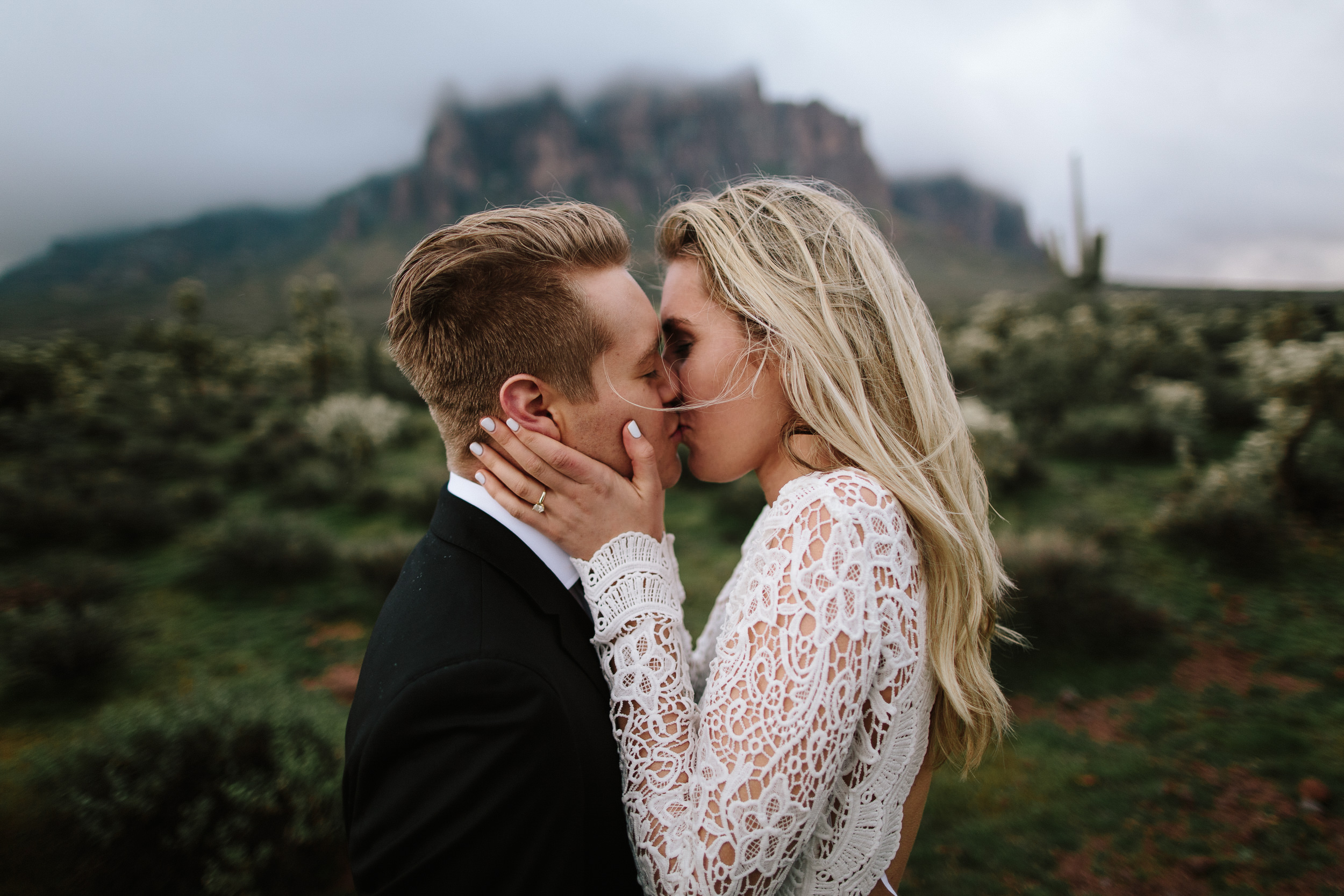 phoenix-mesa-elopement-wedding-photographer-lost-dutchman-state-park-superstitious-mountains-23.jpg