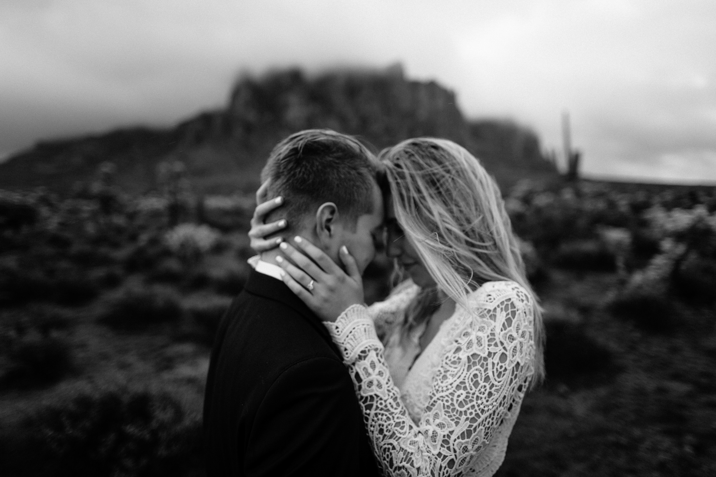 phoenix-mesa-elopement-wedding-photographer-lost-dutchman-state-park-superstitious-mountains-24.jpg