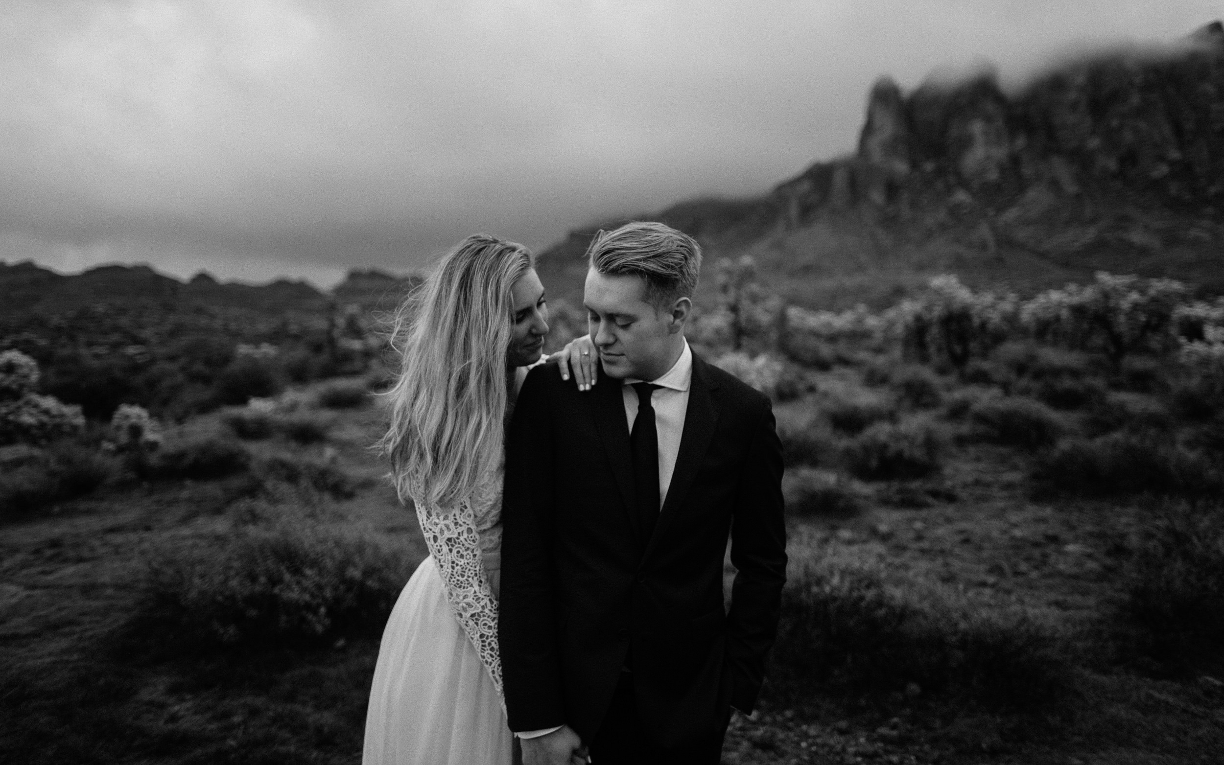 phoenix-mesa-elopement-wedding-photographer-lost-dutchman-state-park-superstitious-mountains-25.jpg