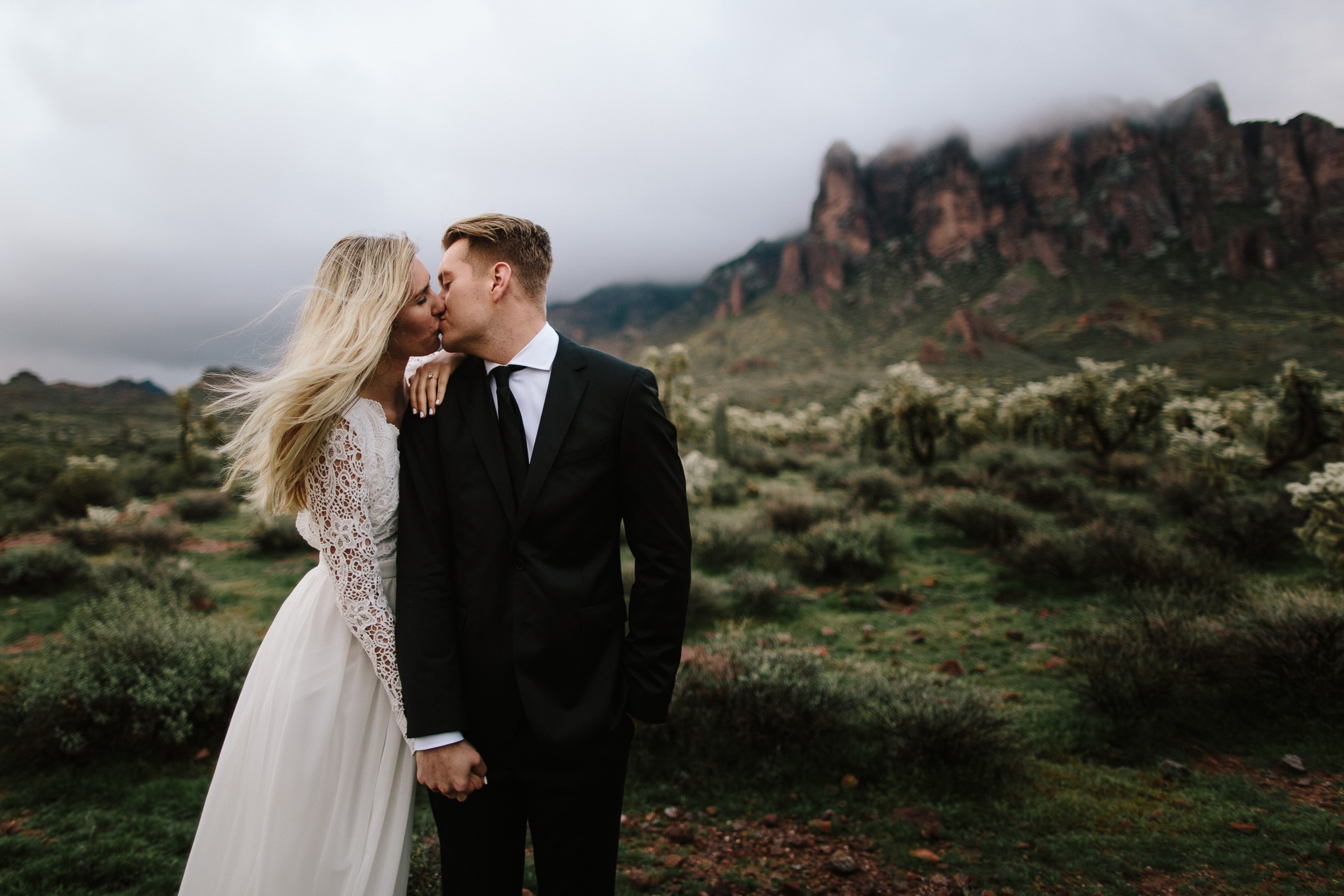 phoenix-mesa-elopement-wedding-photographer-lost-dutchman-state-park-superstitious-mountains-26.jpg