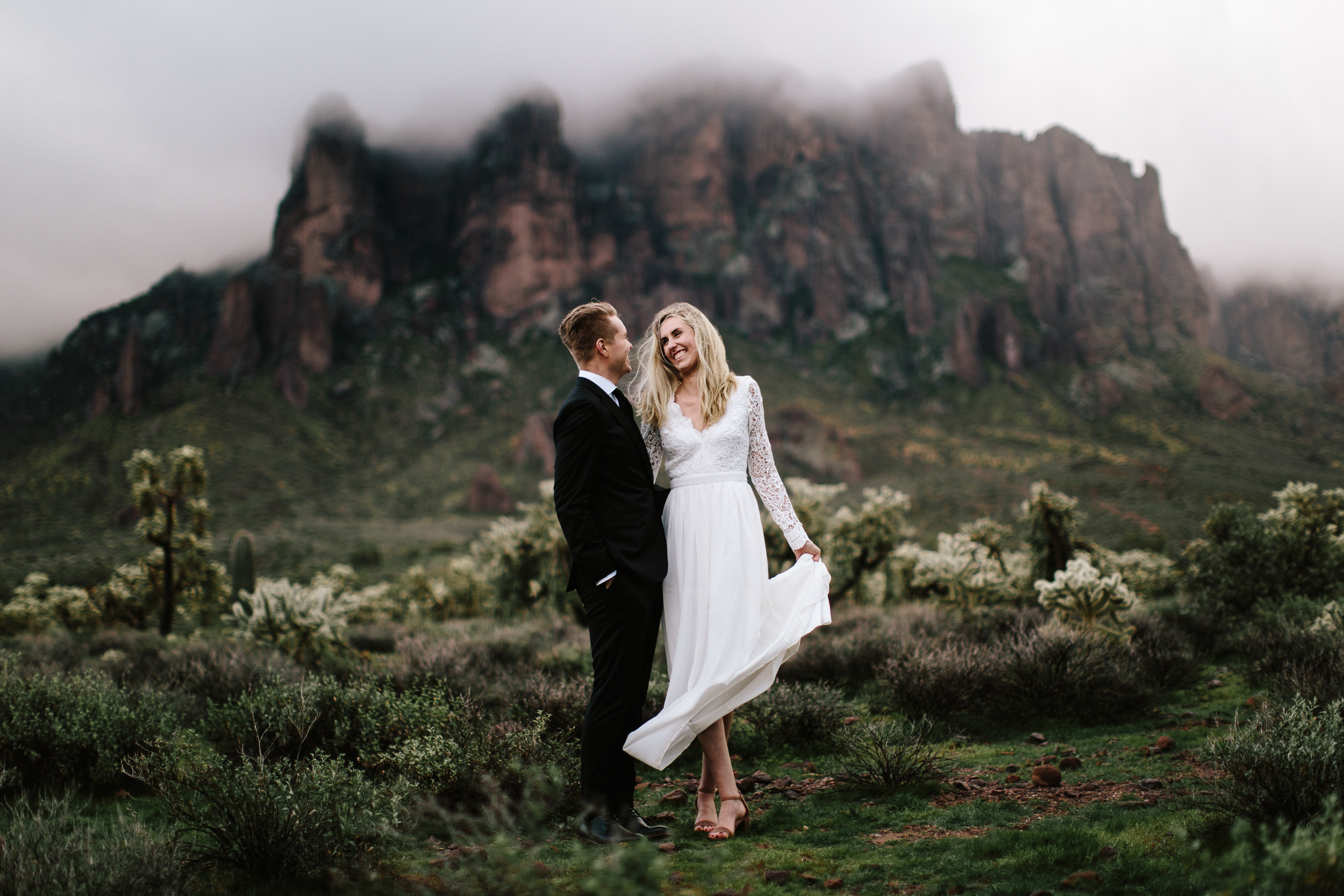 phoenix-mesa-elopement-wedding-photographer-lost-dutchman-state-park-superstitious-mountains-28.jpg