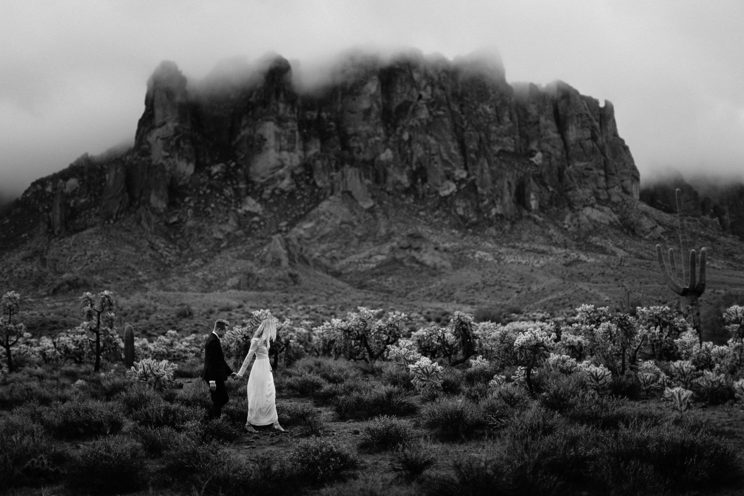 phoenix-mesa-elopement-wedding-photographer-lost-dutchman-state-park-superstitious-mountains-29.jpg