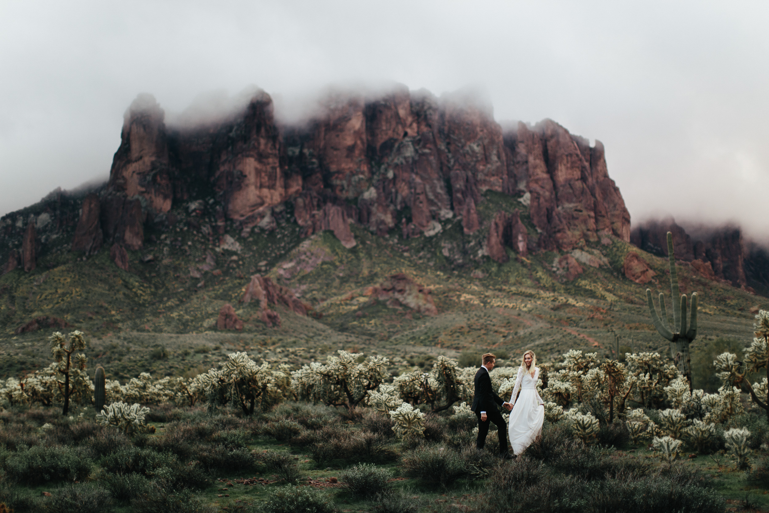 phoenix-mesa-elopement-wedding-photographer-lost-dutchman-state-park-superstitious-mountains-30.jpg