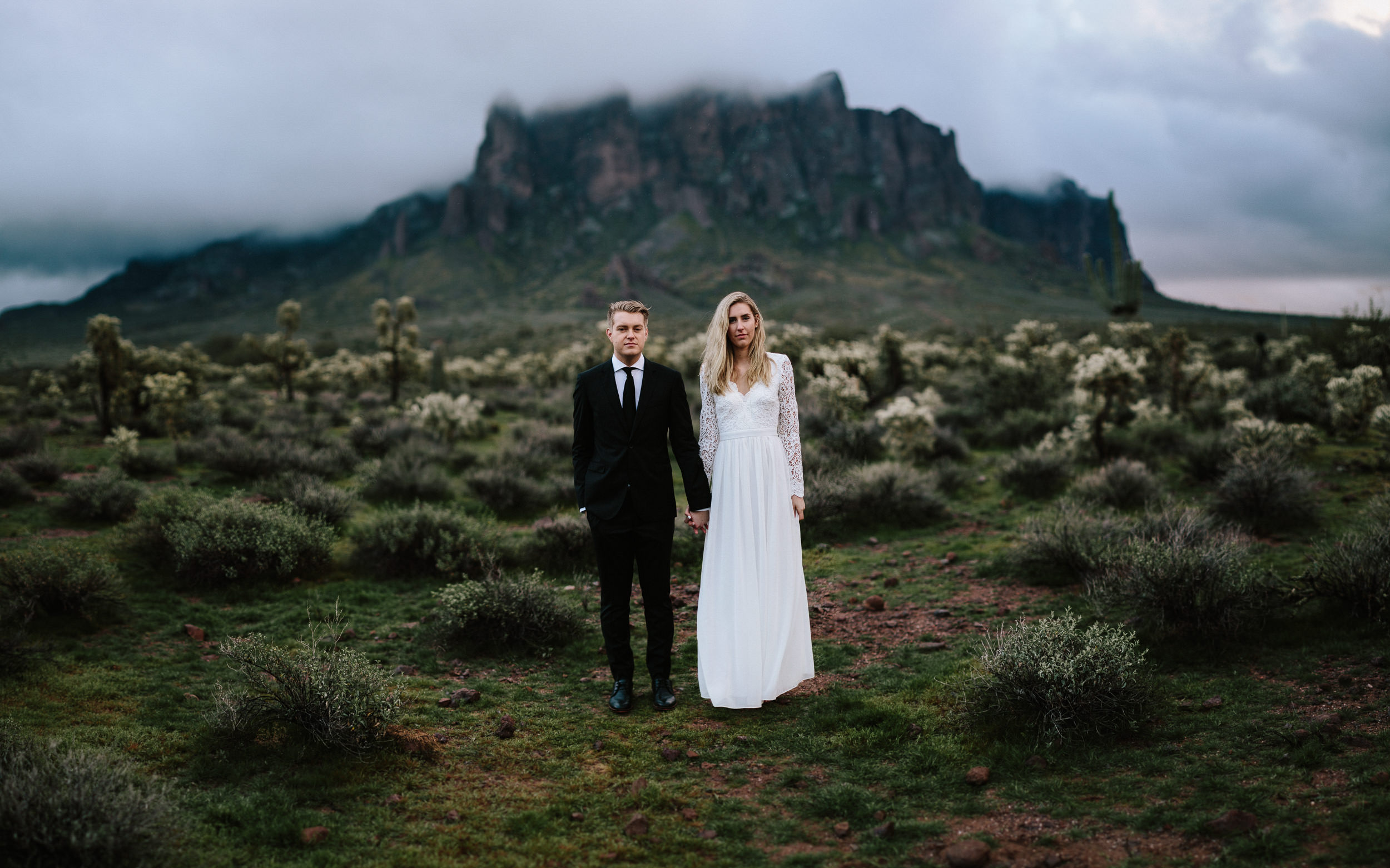 phoenix-mesa-elopement-wedding-photographer-lost-dutchman-state-park-superstitious-mountains-45.jpg