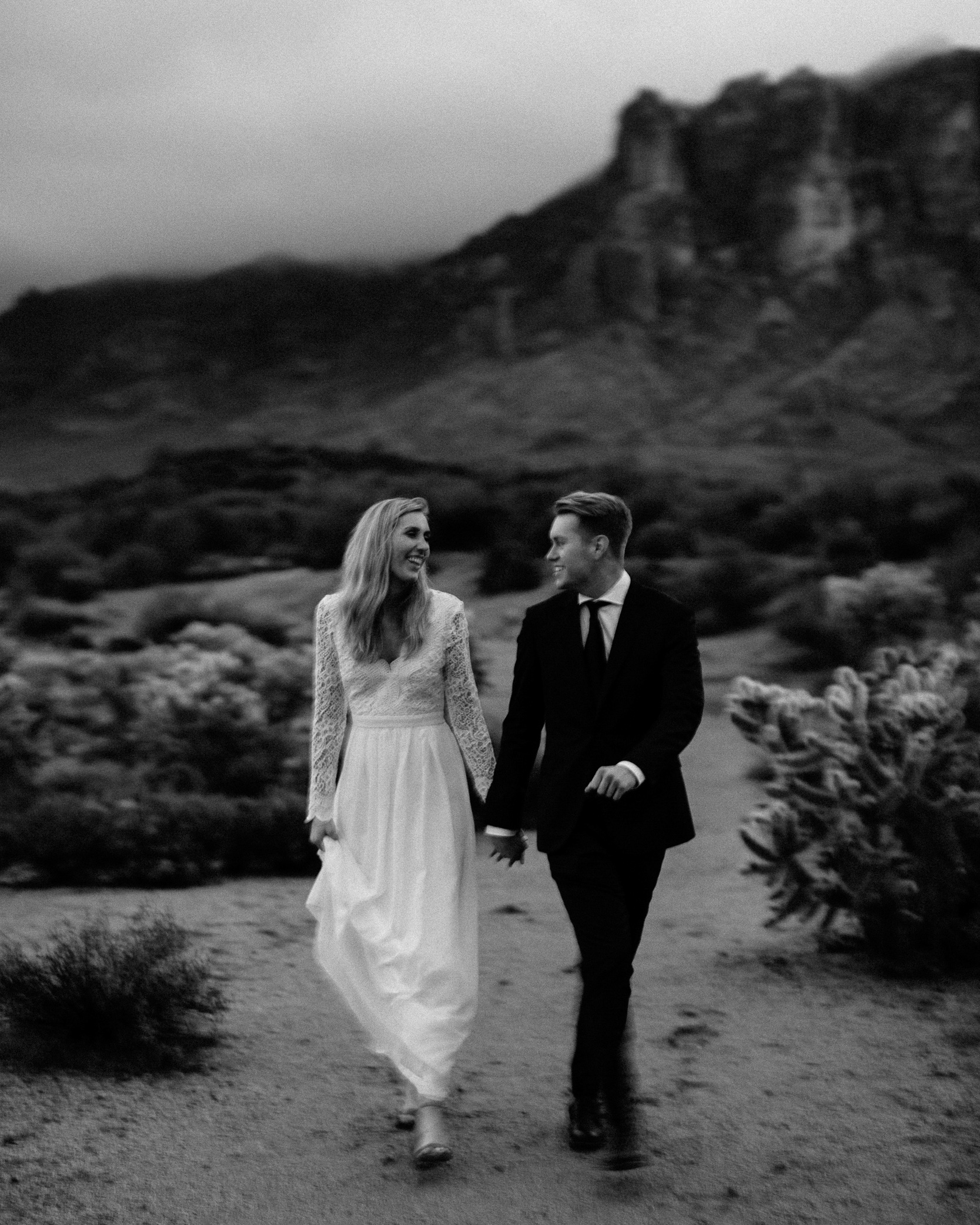 phoenix-mesa-elopement-wedding-photographer-lost-dutchman-state-park-superstitious-mountains-47.jpg