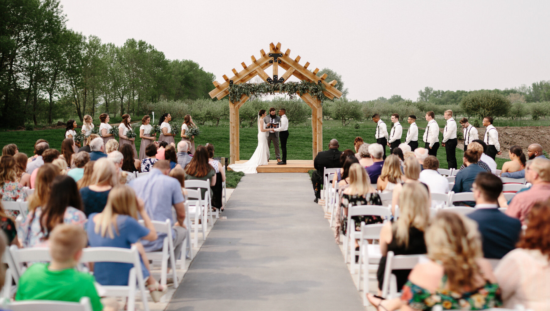 veranda-meadow-barn-sioux-falls-wedding-photographer-078.jpg