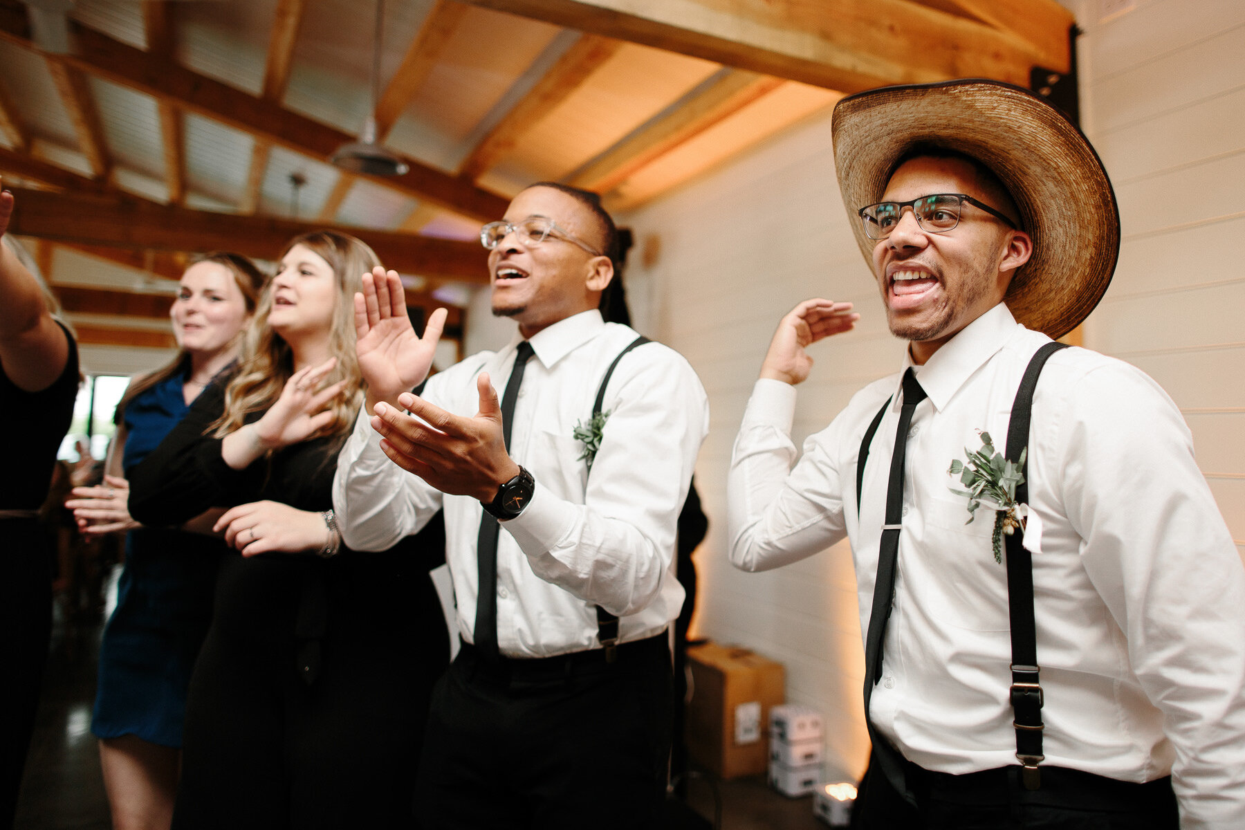 veranda-meadow-barn-sioux-falls-wedding-photographer-109.jpg