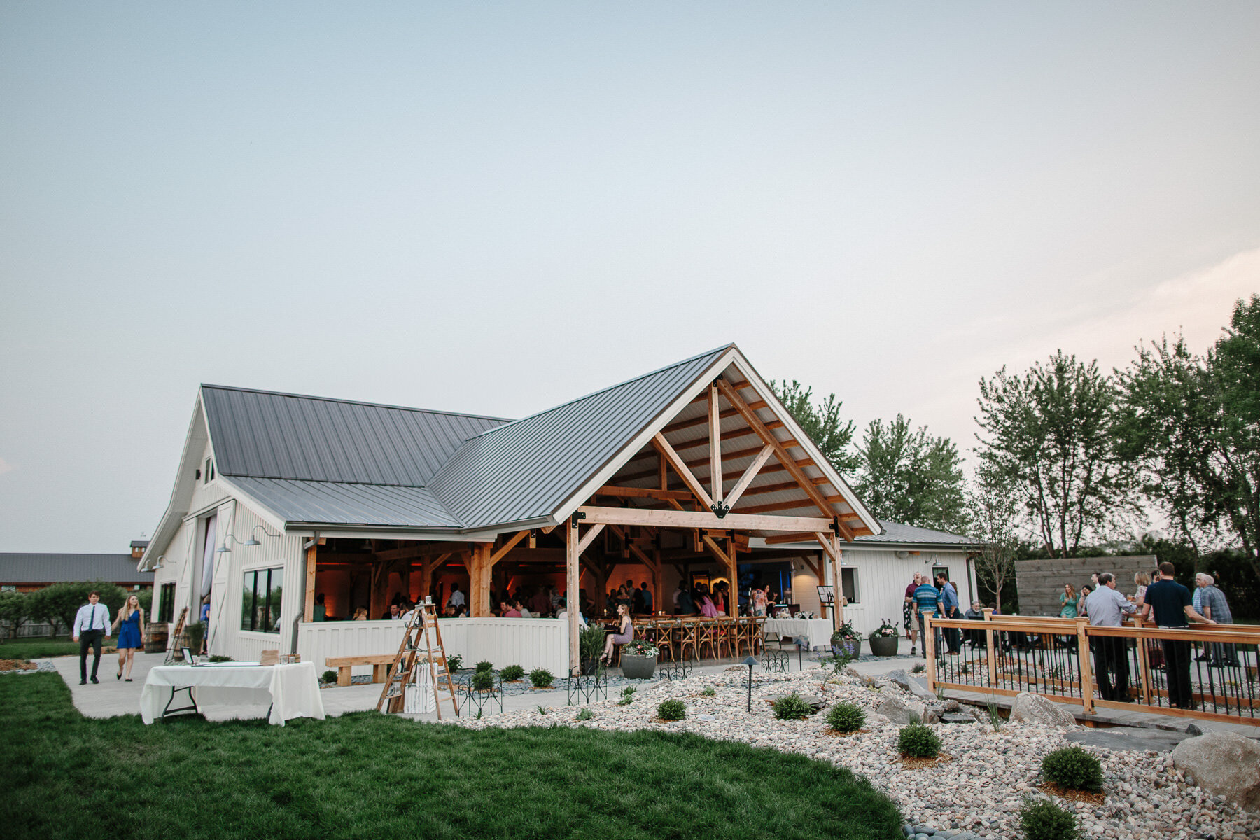 veranda-meadow-barn-sioux-falls-wedding-photographer-119.jpg