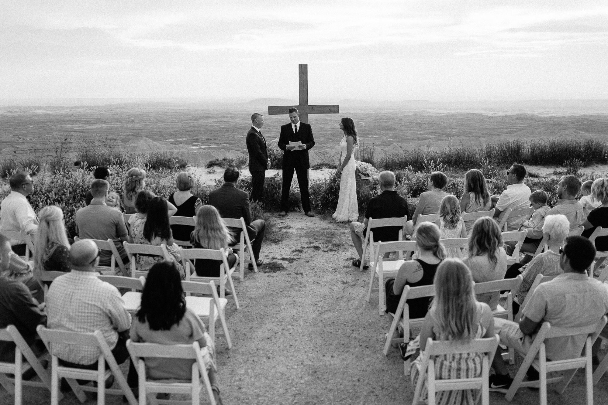 badlands-national-park-elopment-photographer-intimate-wedding-sheep-mountain-table-black-hills-09.jpg