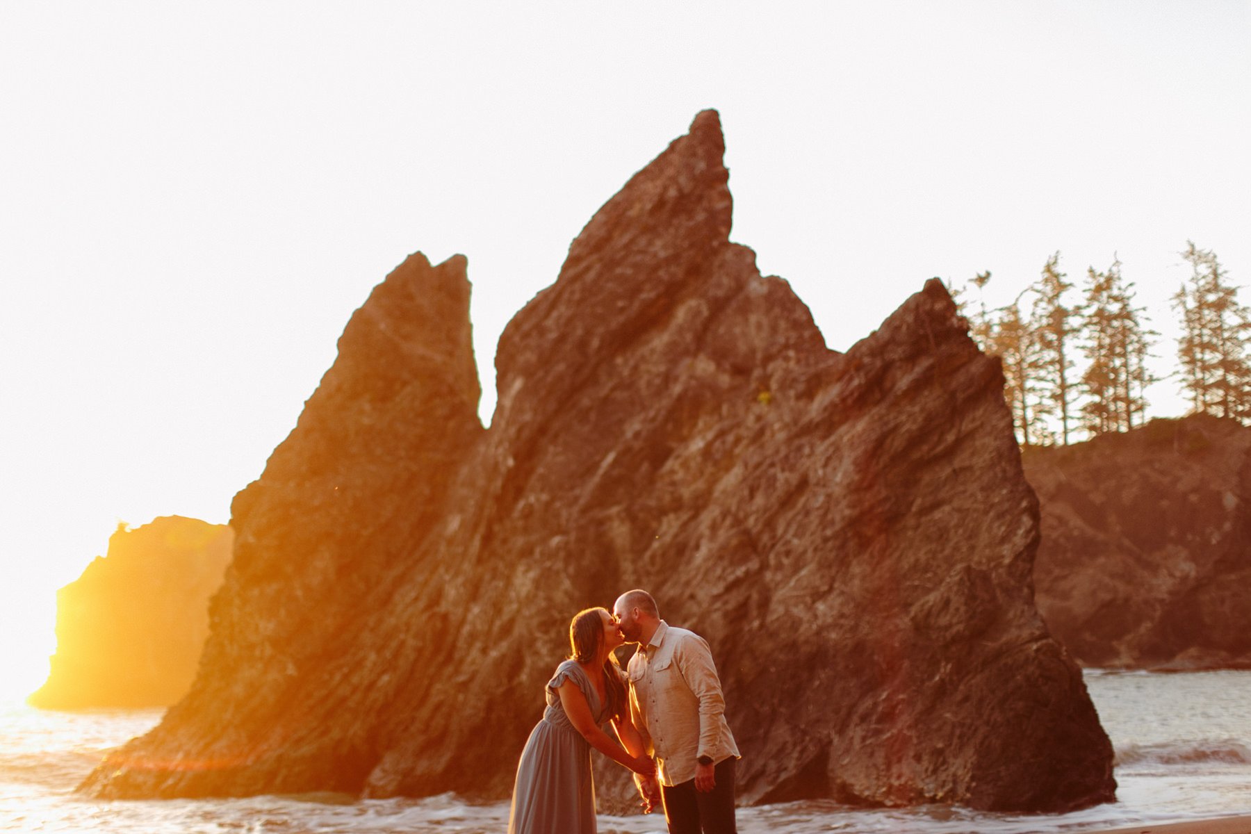 samuel-boardman-oregon-secret-beach-adventureous-elopement-wedding-engagement-photographer-michael-liedtke-21.jpg