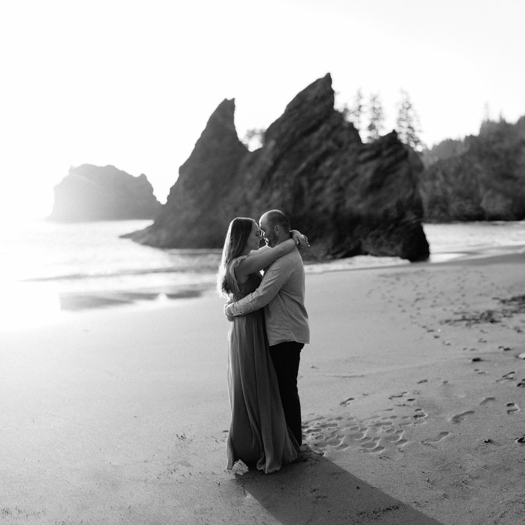 samuel-boardman-oregon-secret-beach-adventureous-elopement-wedding-engagement-photographer-michael-liedtke-27.jpg