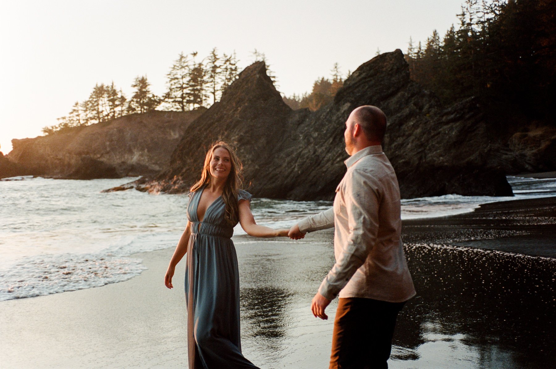 samuel-boardman-oregon-secret-beach-adventureous-elopement-wedding-engagement-photographer-michael-liedtke-39.jpg