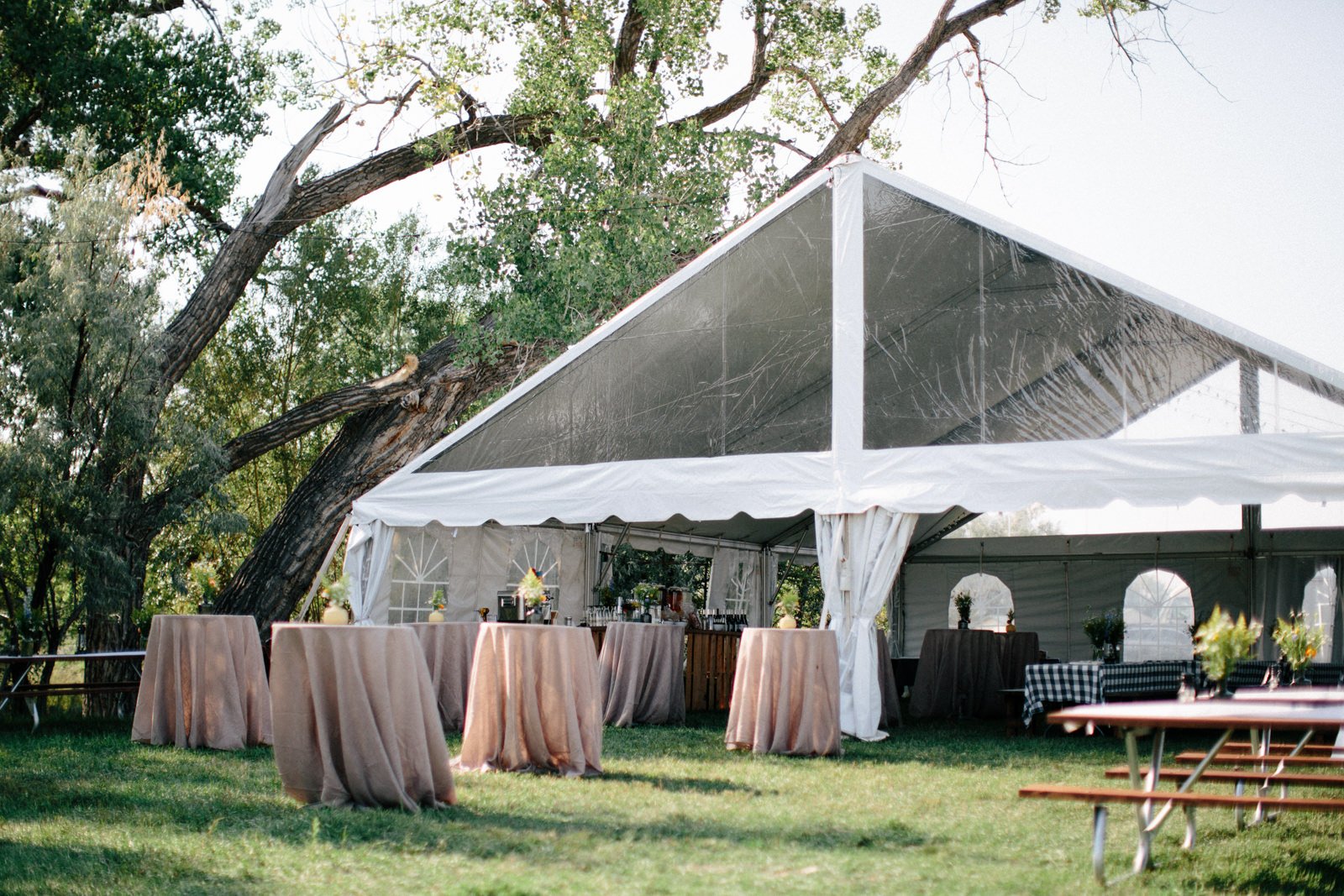 creekside-wedding-beer-tent-reception-sioux-falls-rapid-city-south-dakota-photographer-michael-liedtke005.jpg