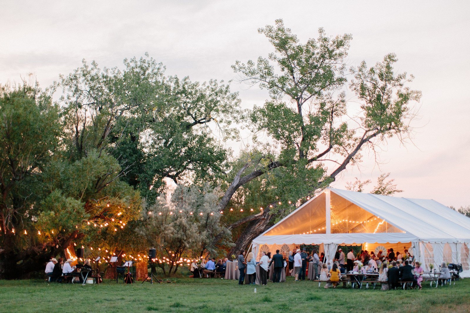 creekside-wedding-beer-tent-reception-sioux-falls-rapid-city-south-dakota-photographer-michael-liedtke064.jpg