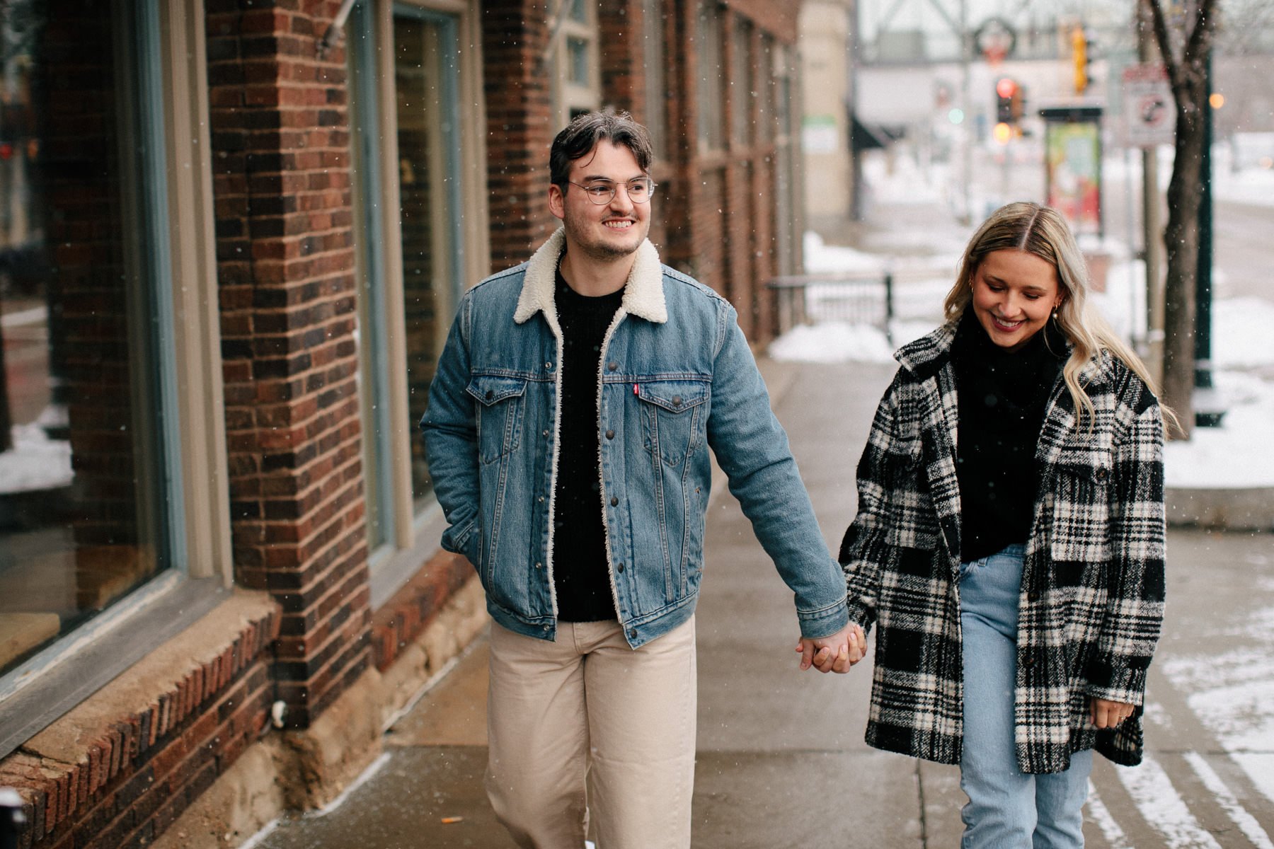 sioux-falls-snowy-winter-engagement-paige-john-007.jpg