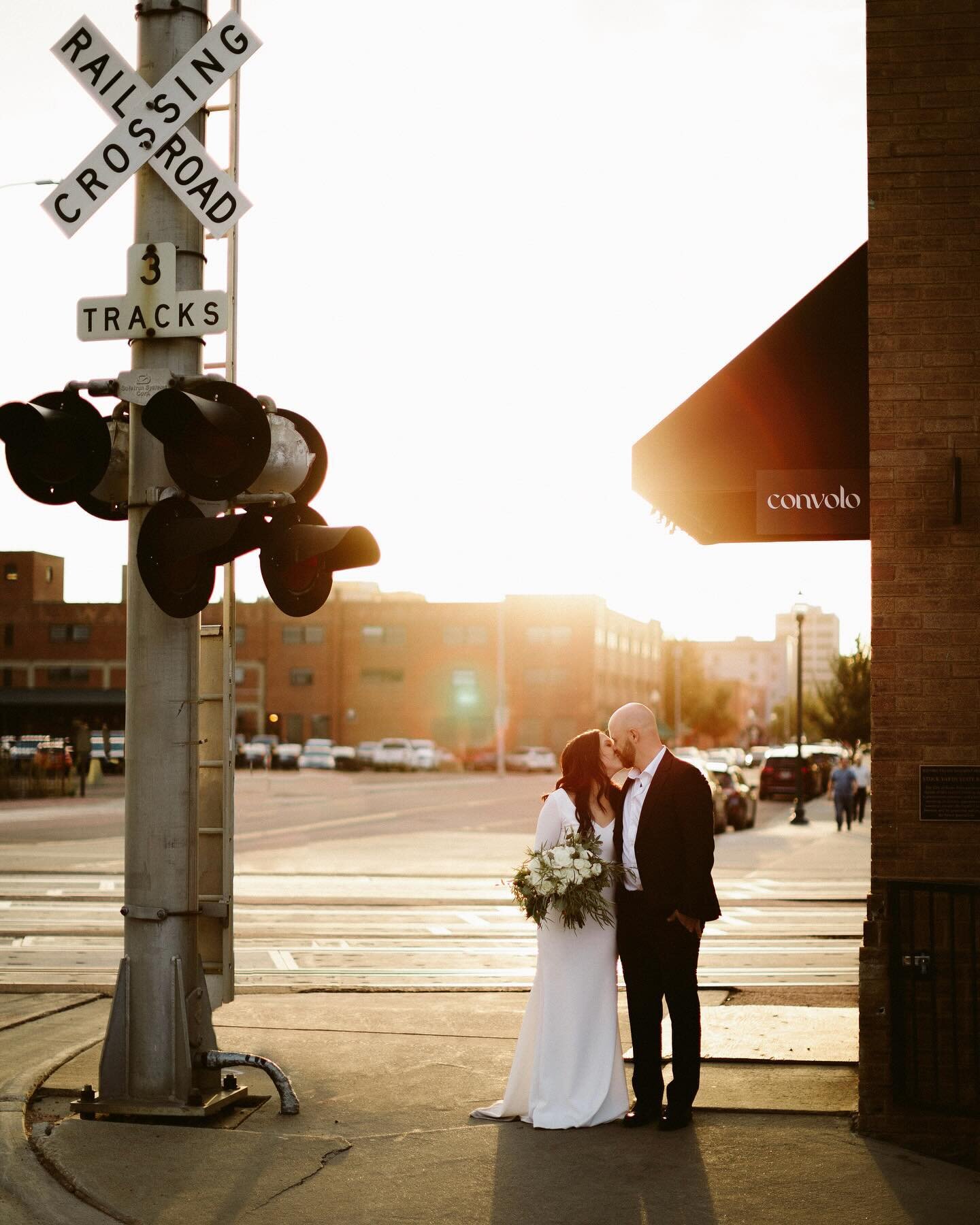 A perfect way to round out the end of this week - a fresh wedding on the journal! 

I&rsquo;ve been looking forward to sharing some favorites from Loni and Joel&rsquo;s intimate wedding, and I&rsquo;m wayyyy past due in doing so, but better late than