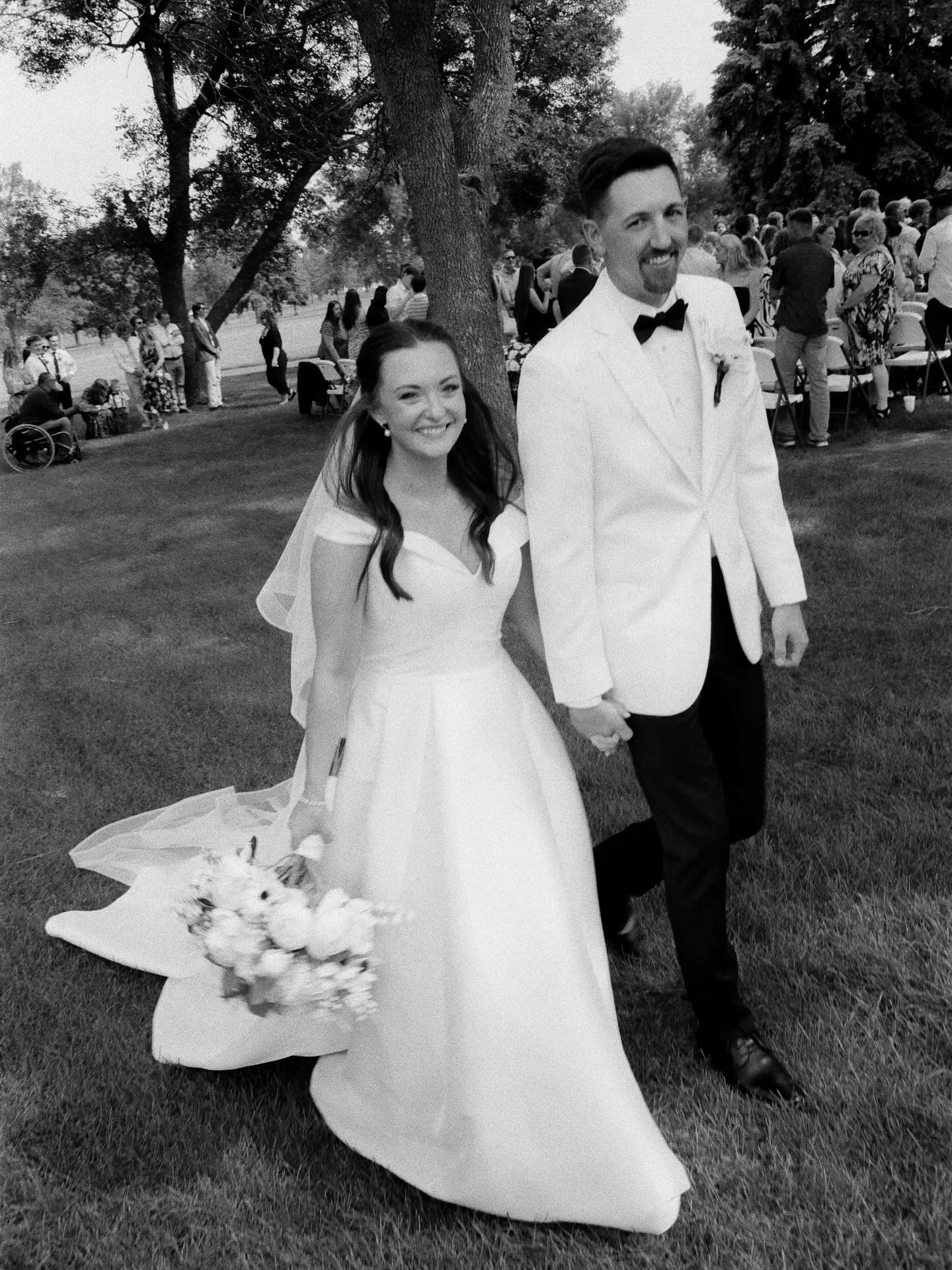 A few black and white film frames from my day with Noelle and Aaron. 🤗🤍