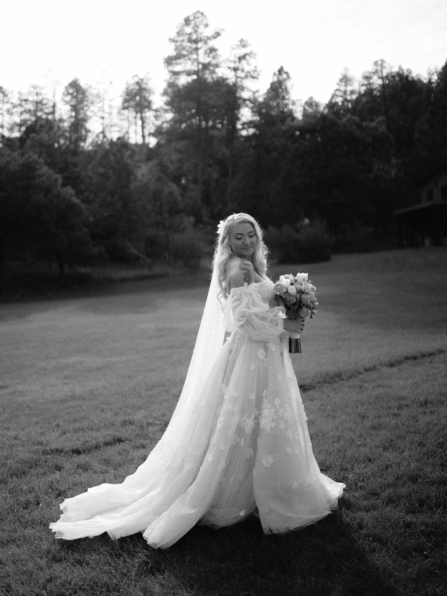 A couple favorite bridal portraits of Jourdon in the Black Hills from earlier this summer. 🤍😊