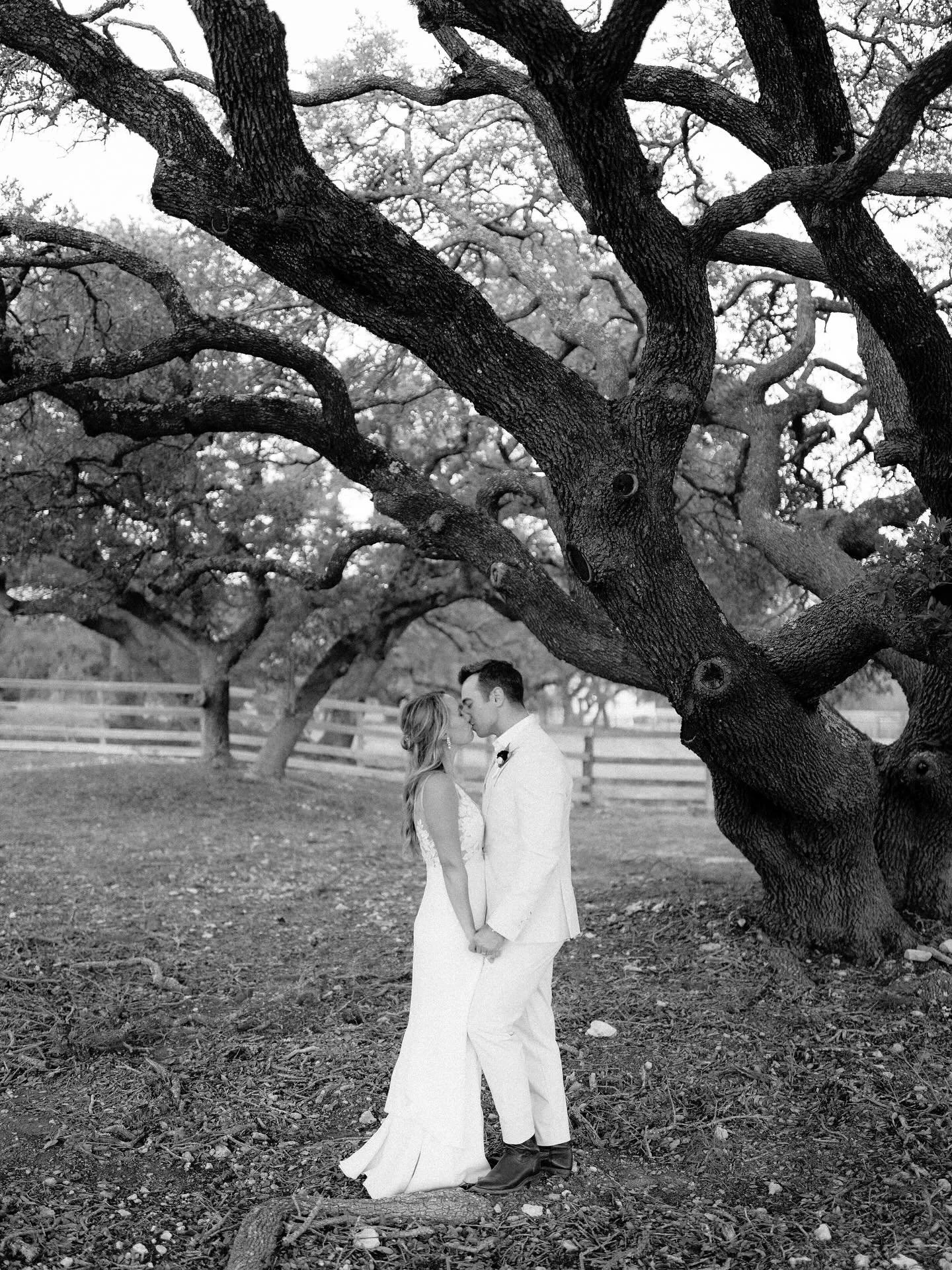 Got reminded that this lovely day was 2 years ago. Happy anniversary Dayna and Jonathan! 🤍😊