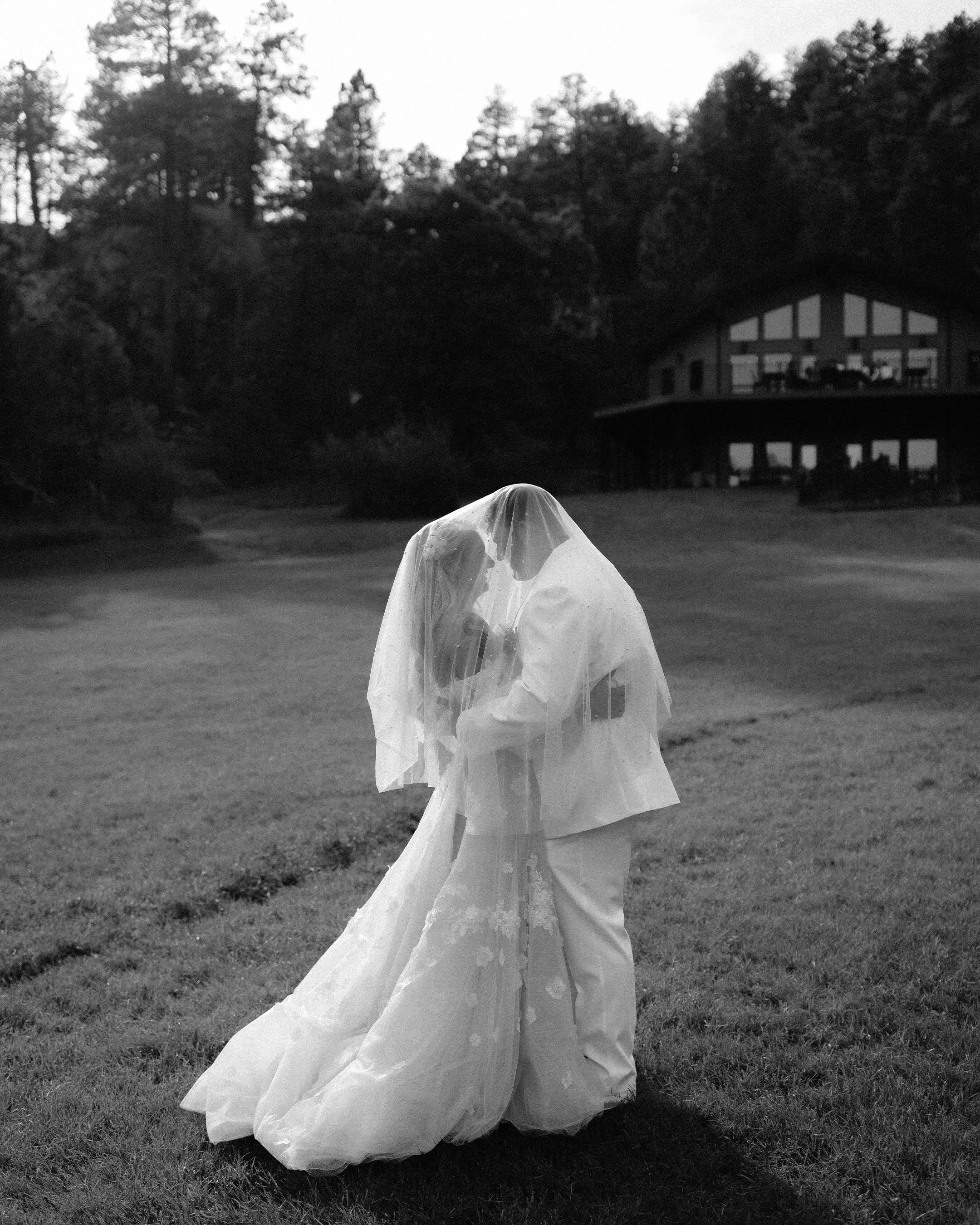 Looking back at my day with Jourdon and Carter from their destination wedding last summer in the Black Hills!

Nestled in a grassy meadow amongst the mountains, this venue (K Bar S Lodge in Keystone, SD) felt like the perfect location to create a spa