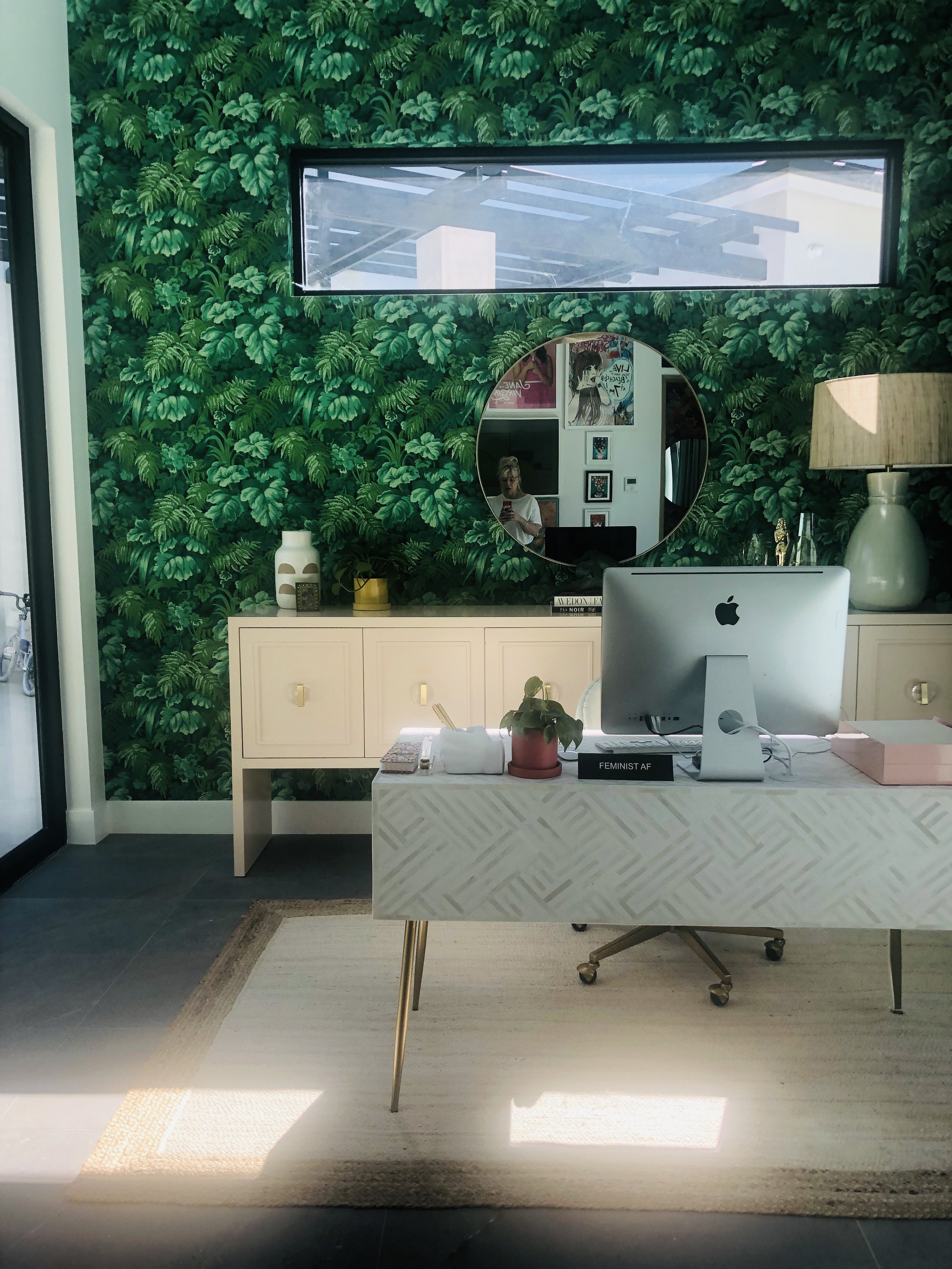 THR: Inside 'Jane the Virgin' creator Jennie Snyder Urman's New Home Office