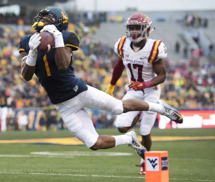 West Virginia wide receiver Shelton Gibson (1) attempts to make a diving catch in front of Iowa State defensive back Jomal Wiltz (17) on Saturday, Nov. 28, 2015, at Milan Puskar Stadium in Morgantown, W.Va. Gibson couldn't complete the pass in the e…
