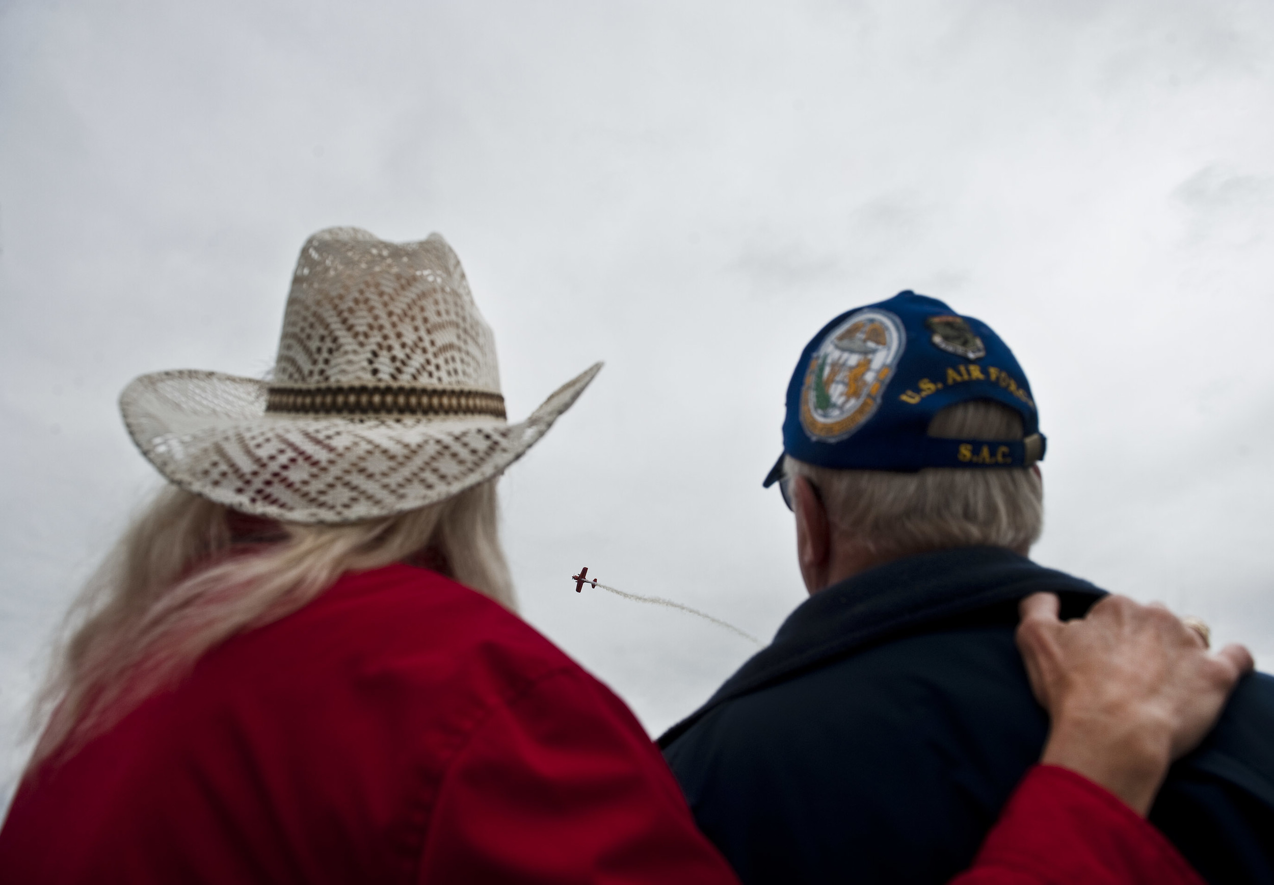Irene Hummert embraces boyfriend an Air Force veteran Chuck Boal of Monroeville as they watch pilot Michael Wiskus at the Westmoreland County Shop ‘n Save Airshow at Arnold Palmer Regional Airport on Saturday, May 21, 2016.