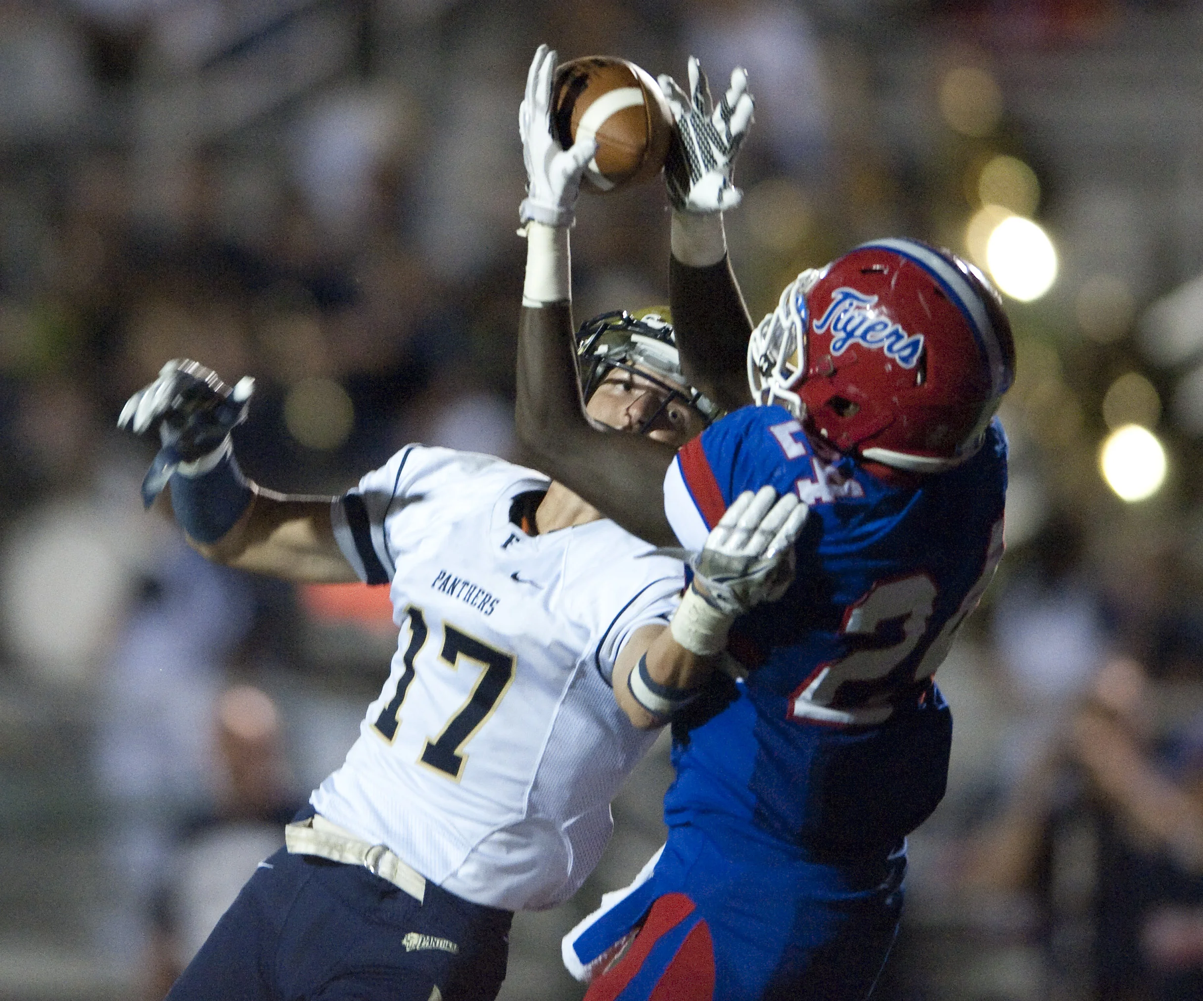 Franklin Regional’s Vinny Pysnik defends against McKeesport’s Layton Jordan during an attempted reception on Friday, Sept. 2, 2016 in McKeesport. McKeesport won 14-7.