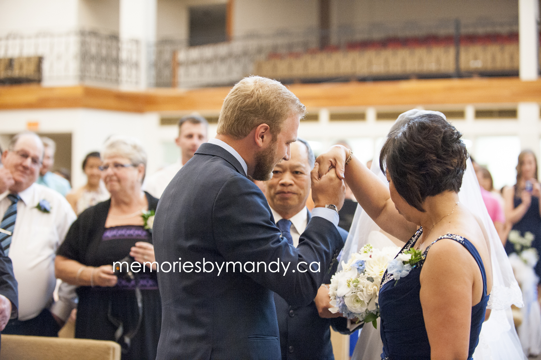 Saskatoon wedding photographer (38).jpg