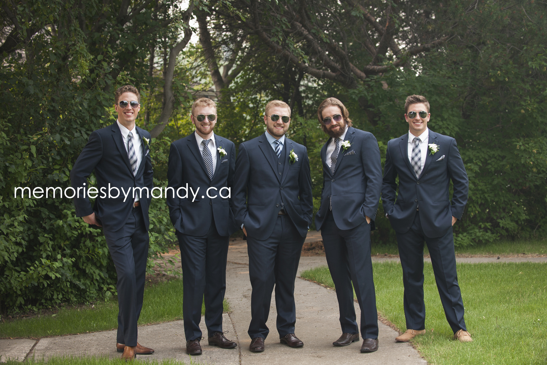 Saskatoon wedding photographer (76).jpg