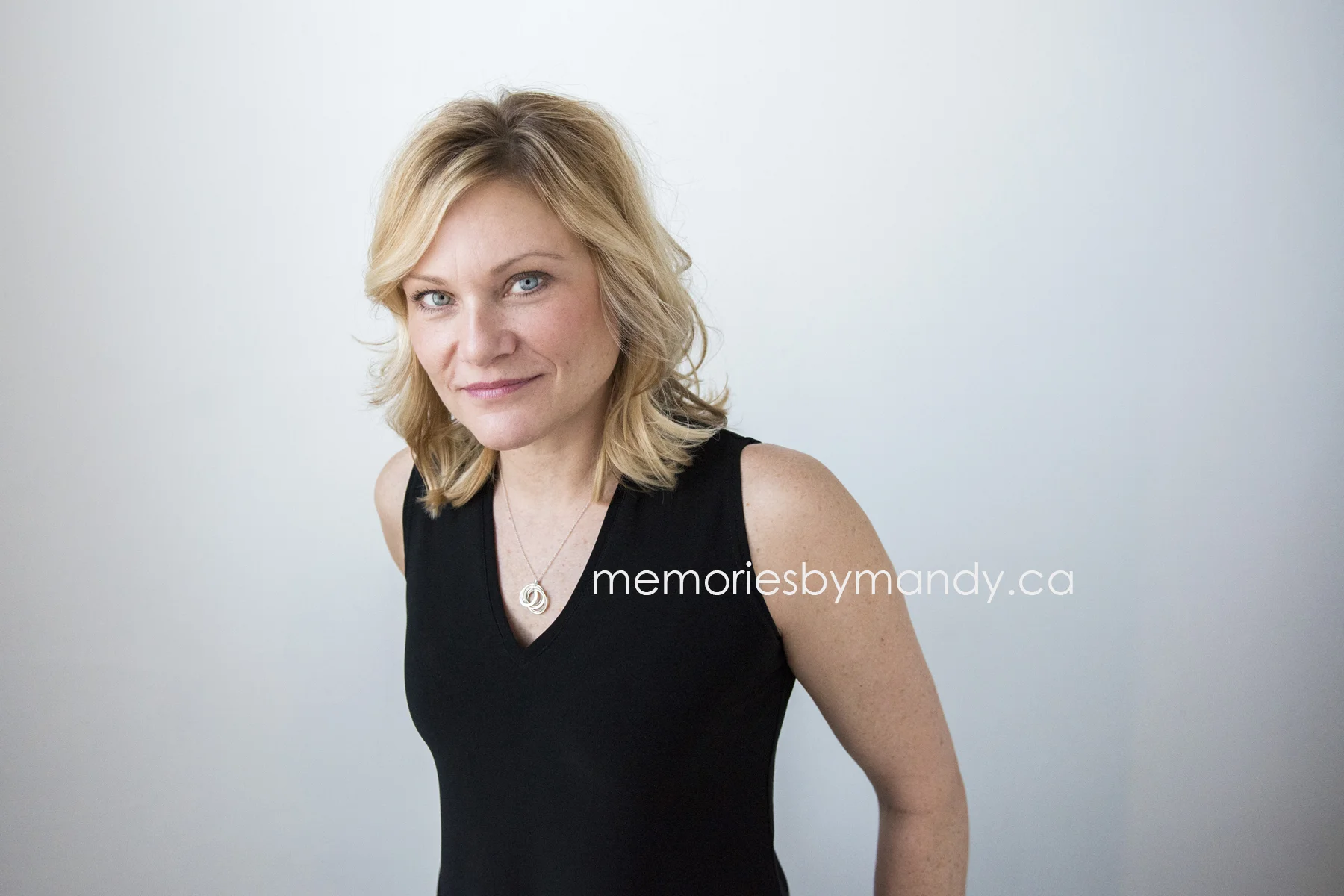 Saskatoon headshot photographerMemories by Mandy—Saskatoon ...