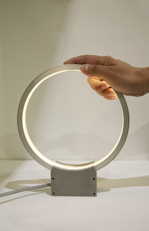 Lightcircle Kjartan Oskarsson Studio, Menton Chrome Infinity Led Table Lamp