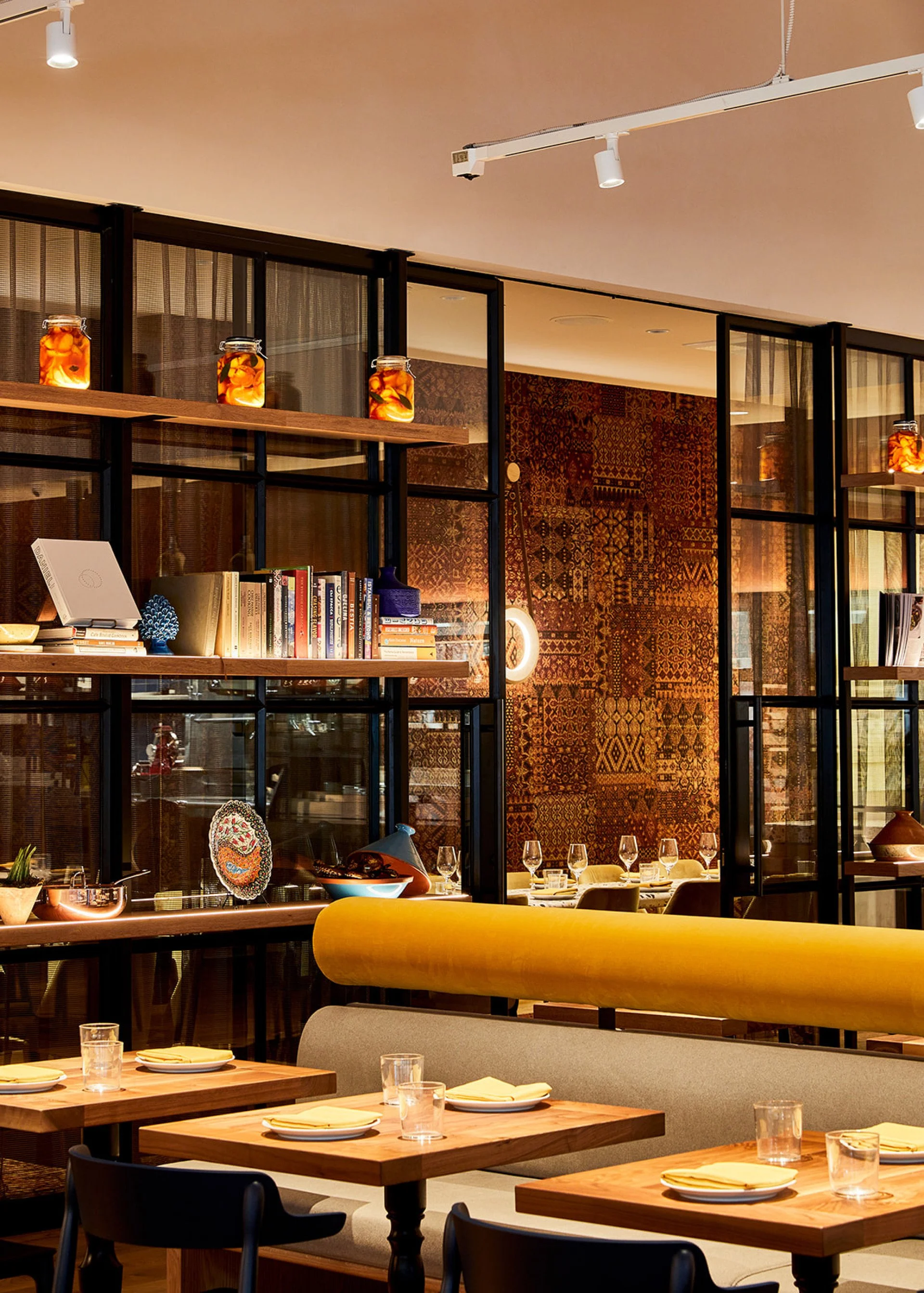 10_Callie-Restaurant_321-cover.jpg