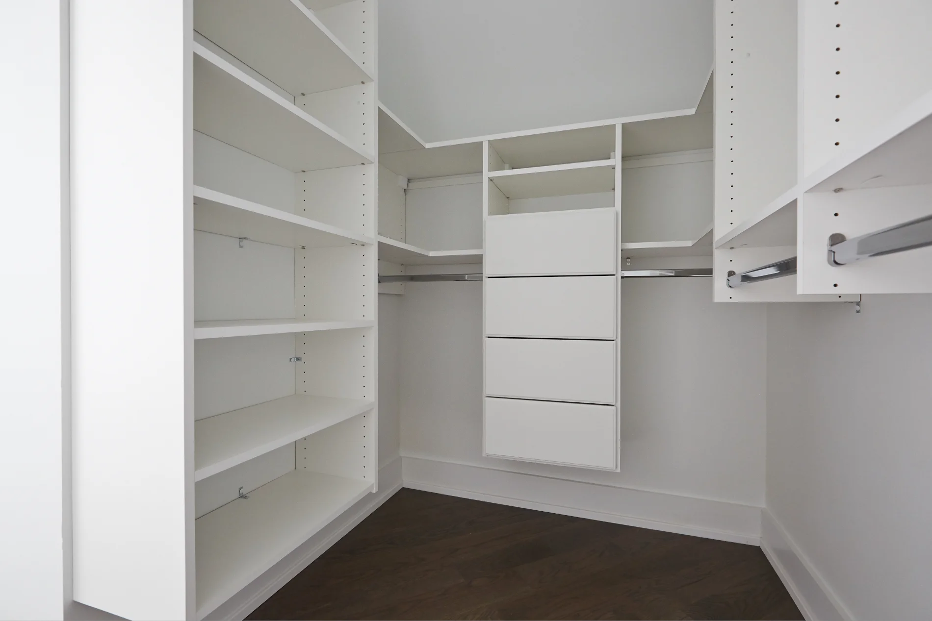 Diversey_Closet_3487.jpg