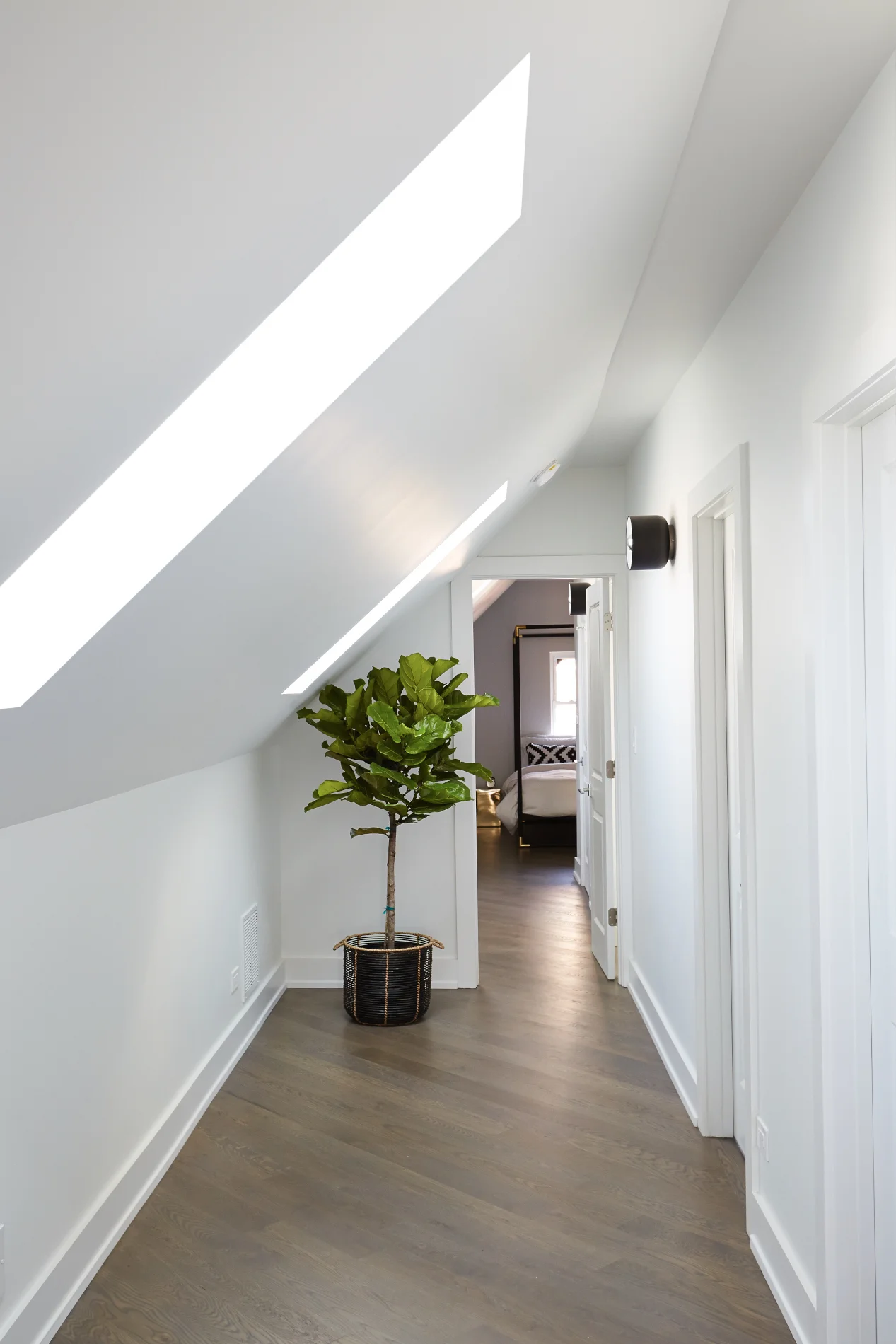 Diversey_Hallway_Floor_2_3490.jpg