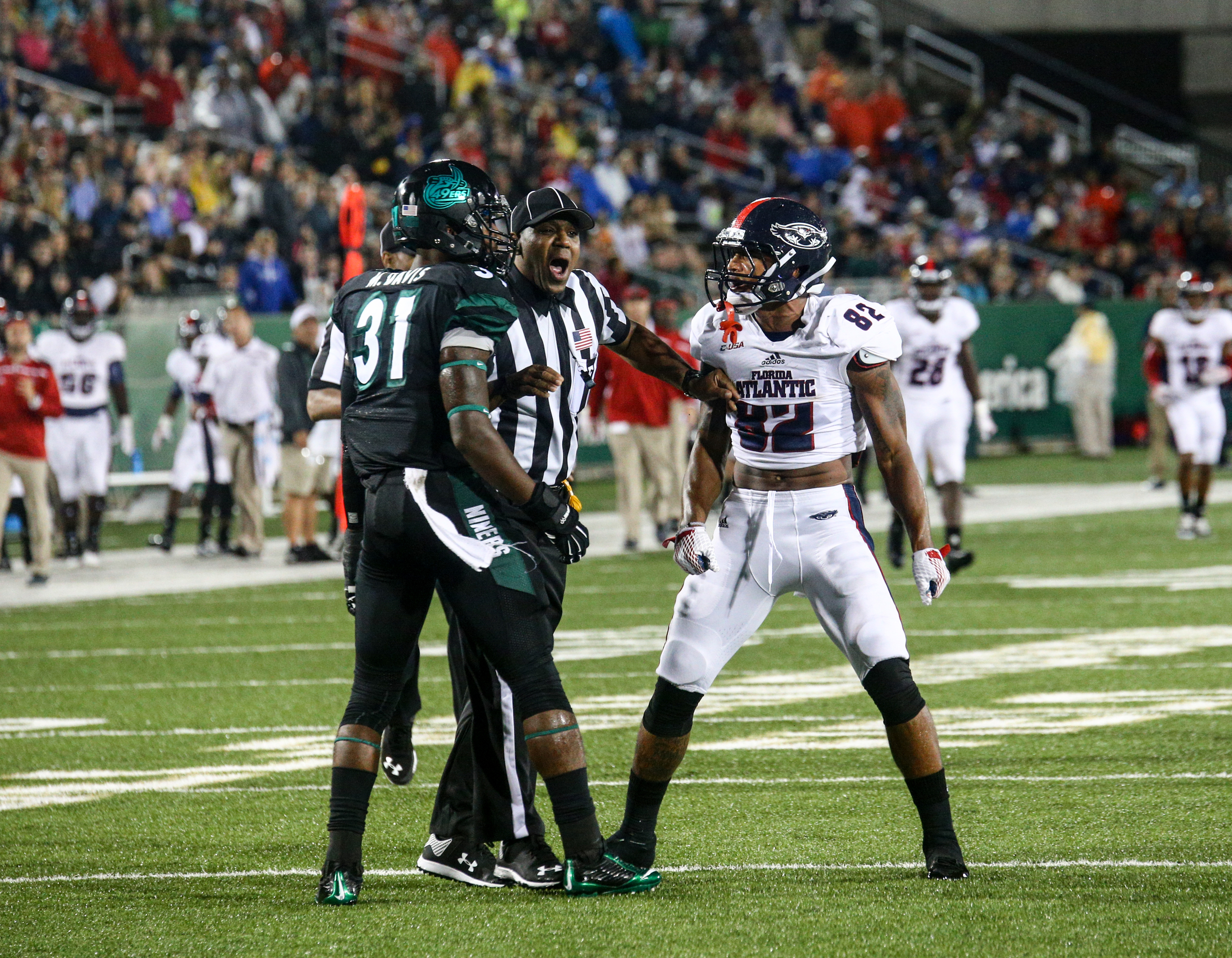 Football vs FAU - 9.26.15 - Benjamin Robson -5128.jpg