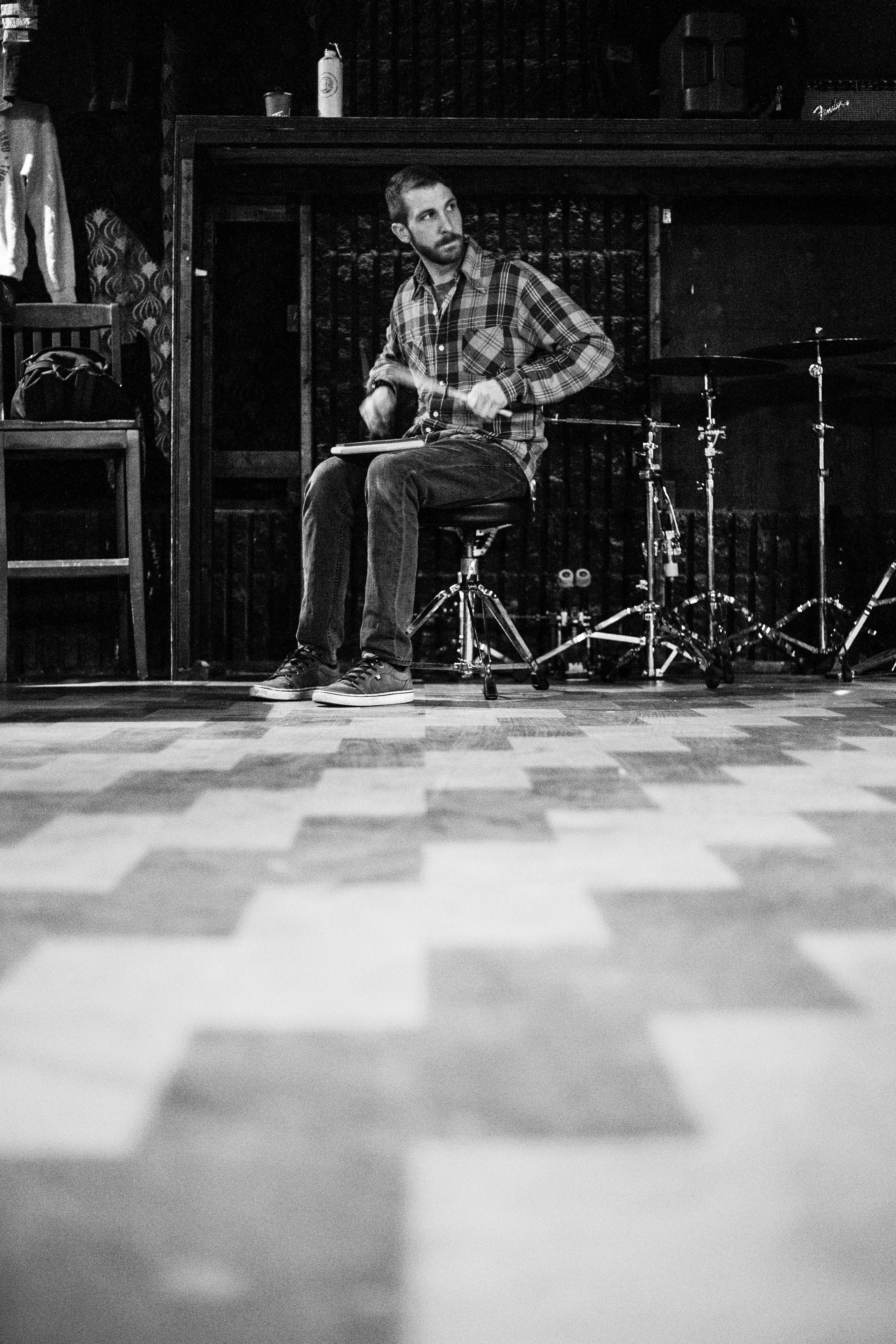 Steve Gibson warms up before the show at the Hard Luck Bar in Toronto, Ontario, Wednesday April 6, 2016.