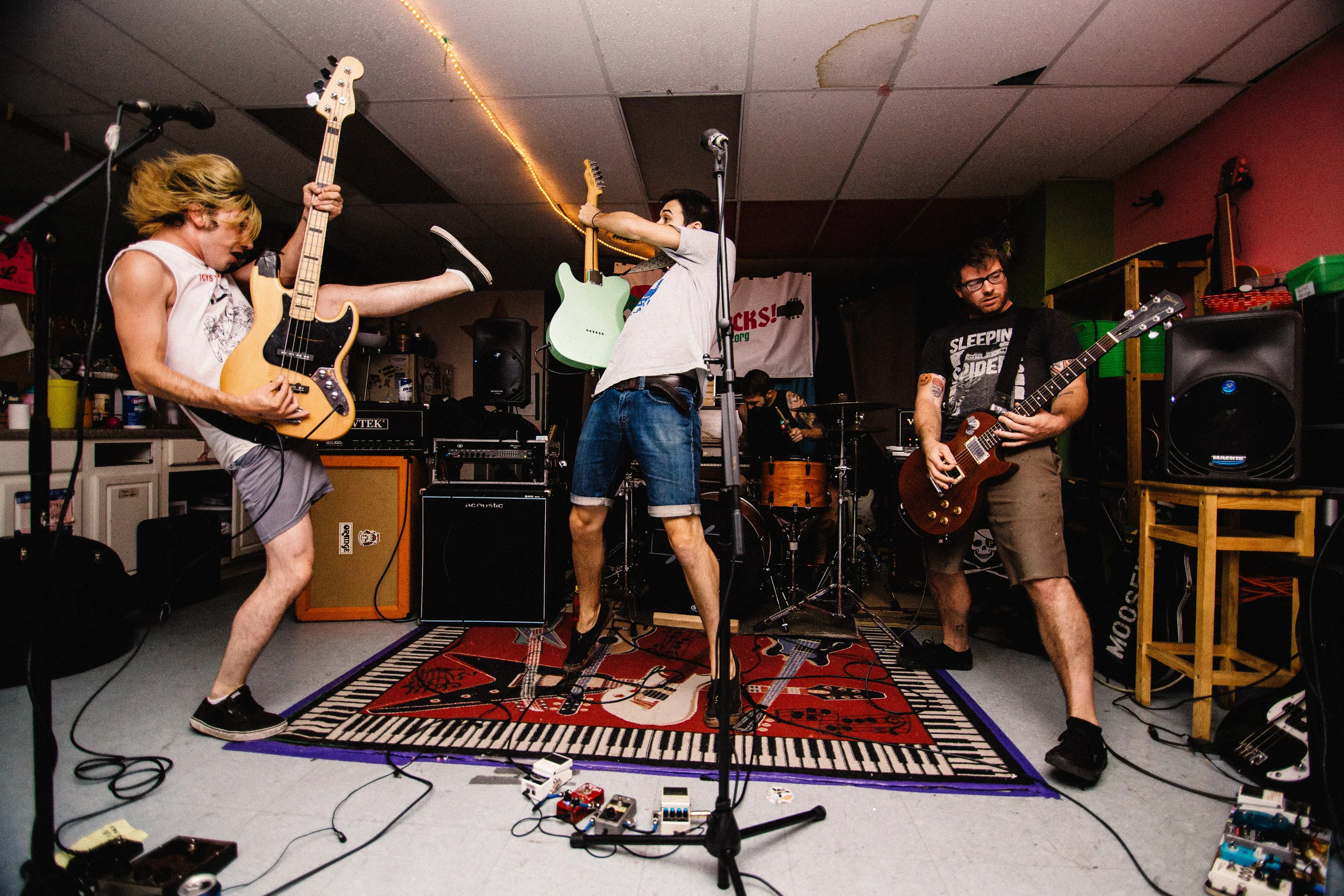 Signals Midwest perform in Oaklyn, New Jersey, at Studio Luloo September 22, 2016. 